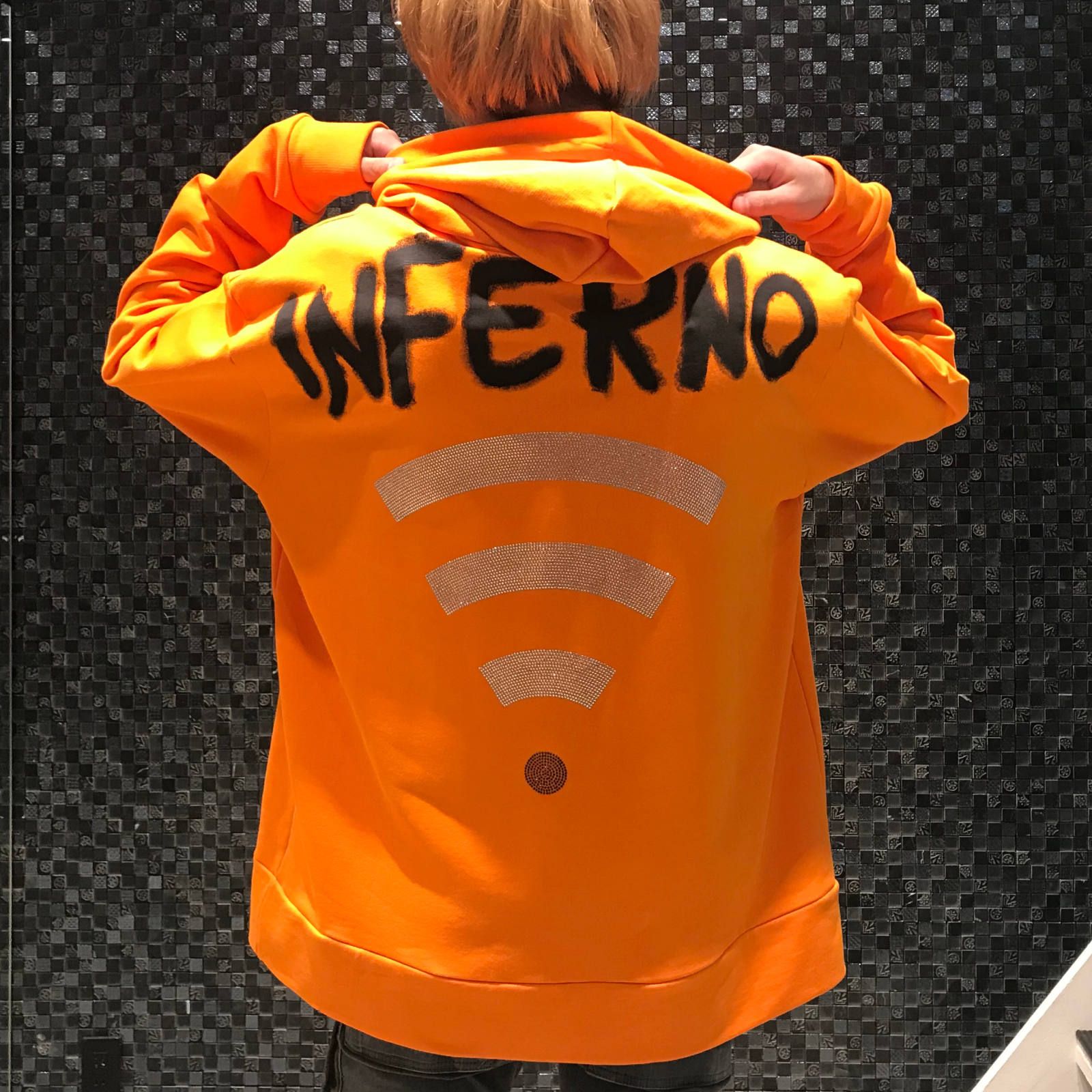 《残り一点》 INFERNO ラインストーン プリントパーカー