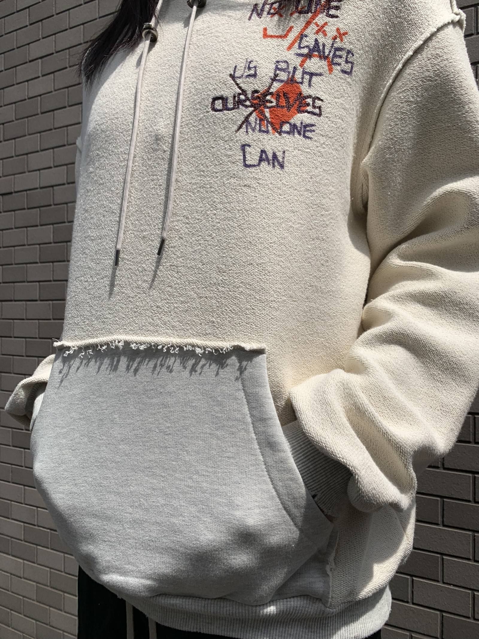 【残り一点】 裏返し 刺繍プリントプルオーバーパーカー TEARS ONLY - GREY