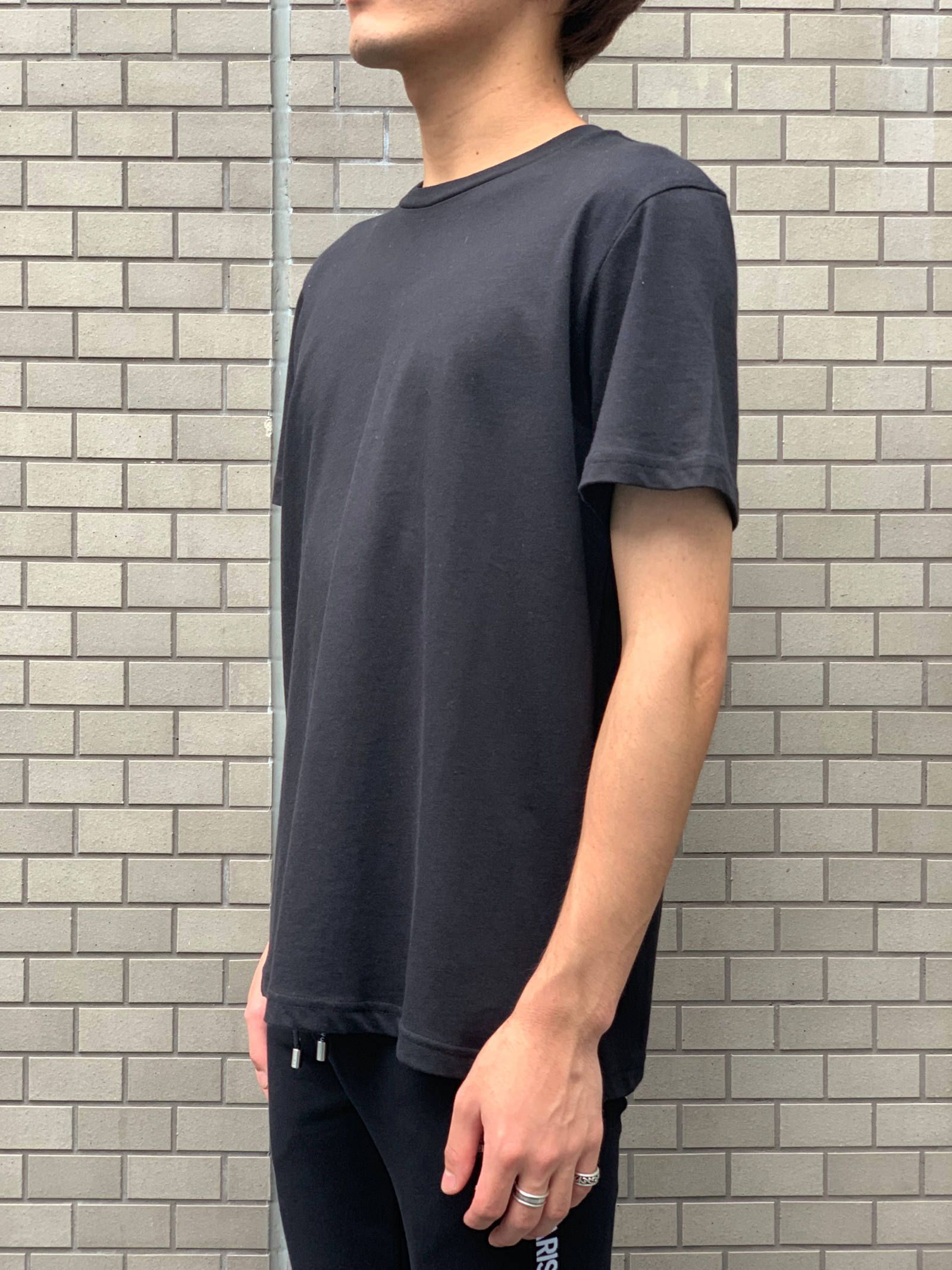 《残り一点》 定番バックロゴ刺繍 クルーネックカットソー - BLACK