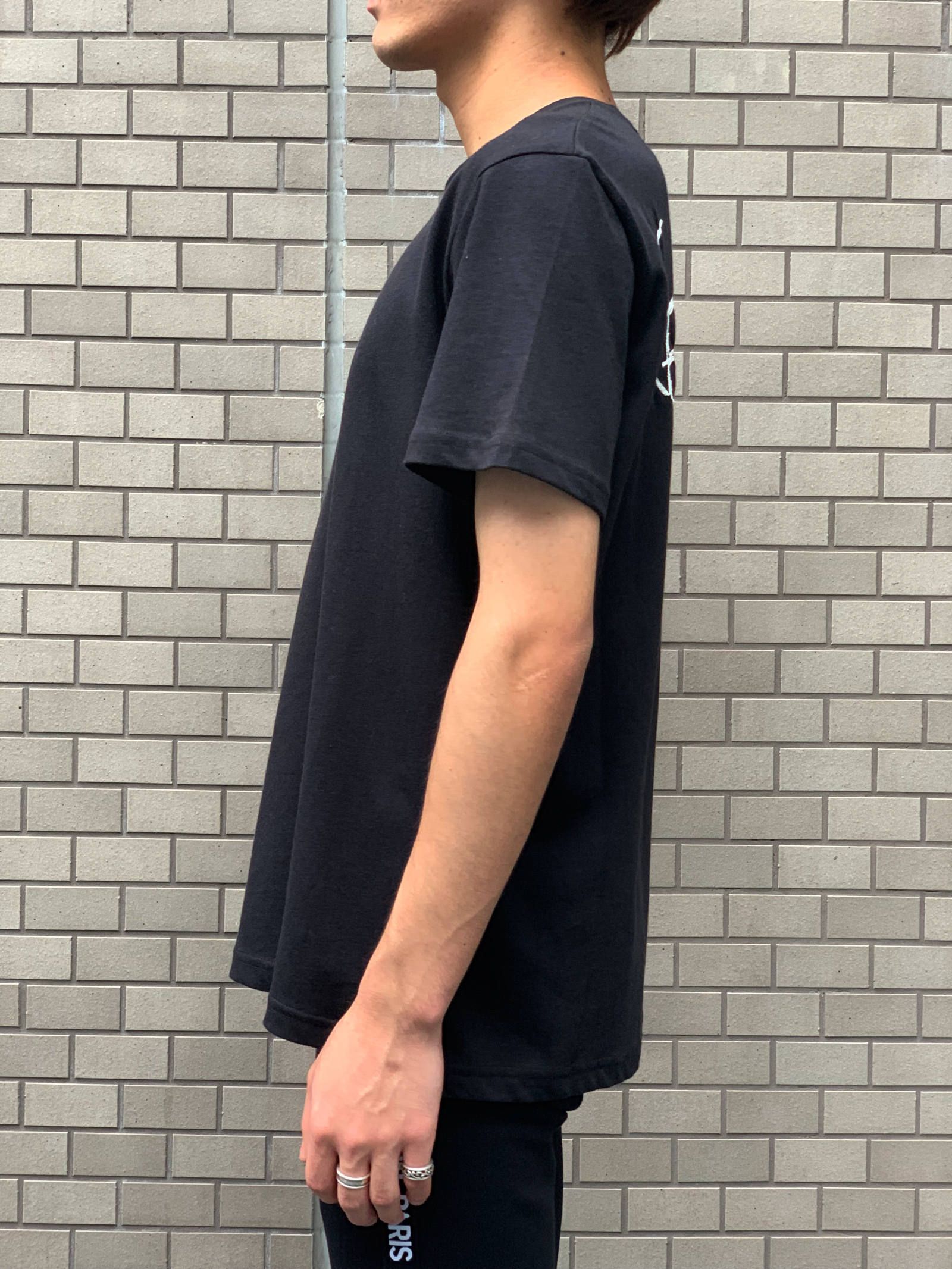 《残り一点》 定番バックロゴ刺繍 クルーネックカットソー - BLACK