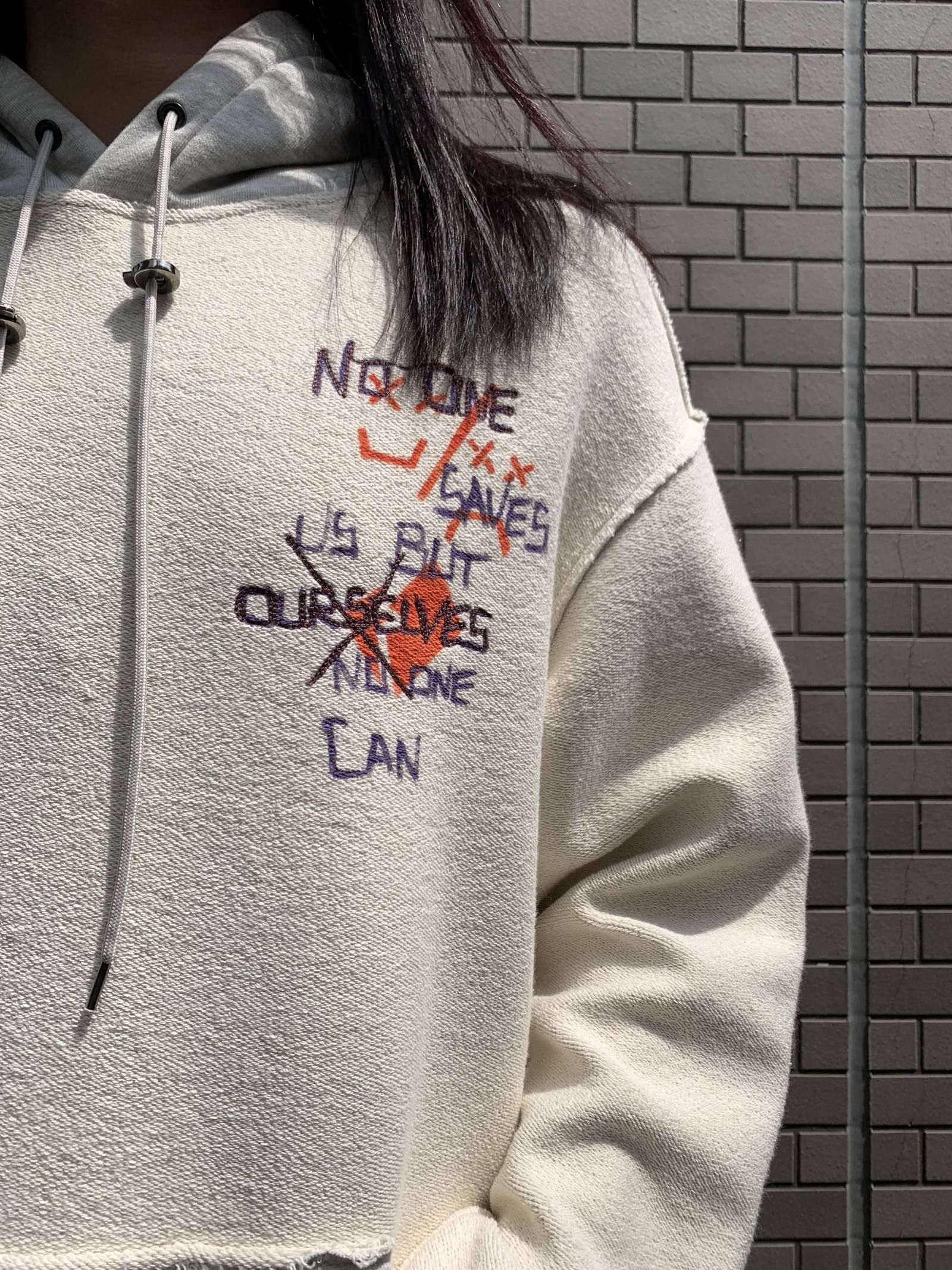 【残り一点】 裏返し 刺繍プリントプルオーバーパーカー TEARS ONLY - GREY