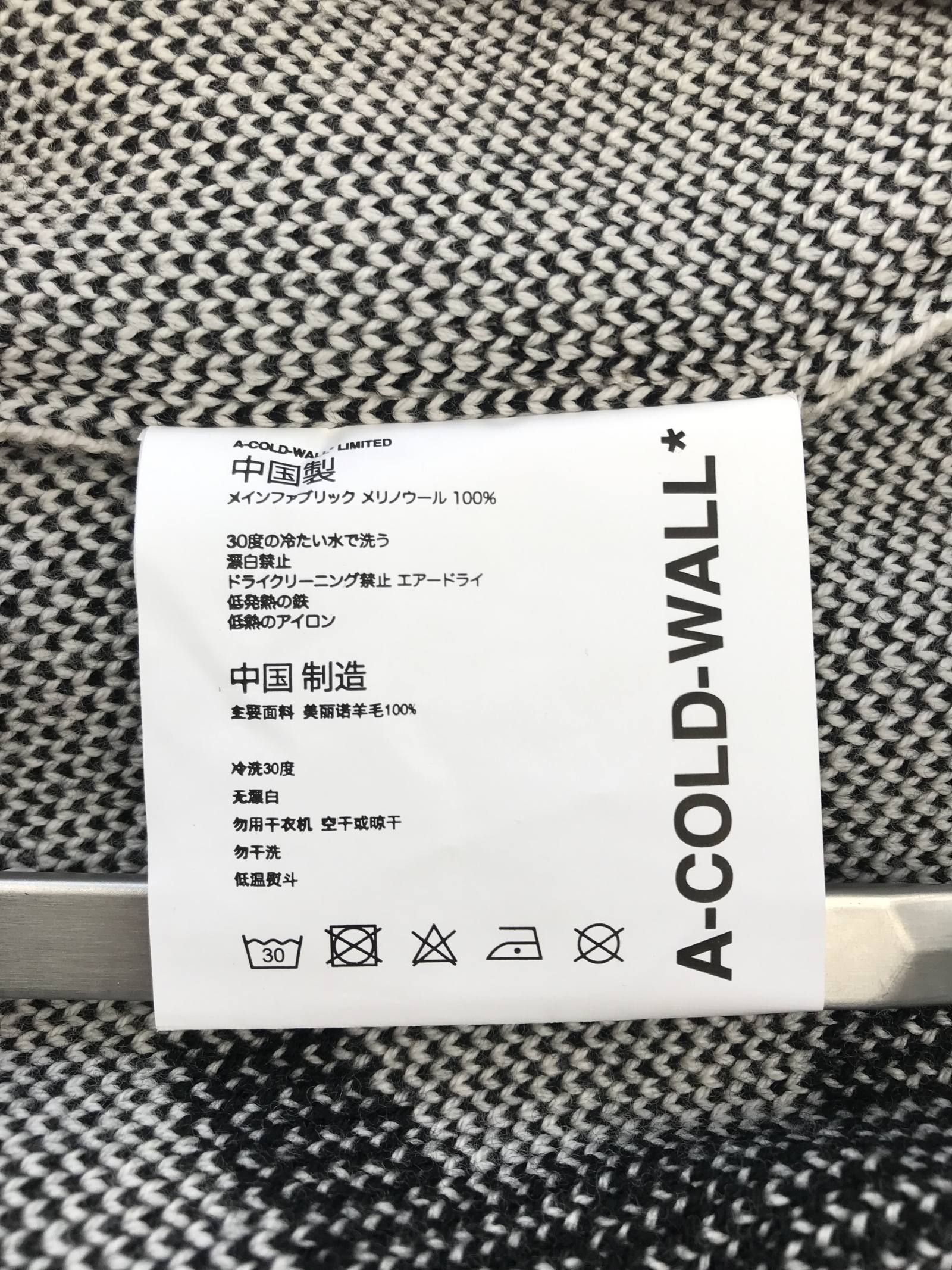バイカラーハイネック ロゴニット JACQUARD COLOUR SPLIT GARMENT - BLACK × WHITE
