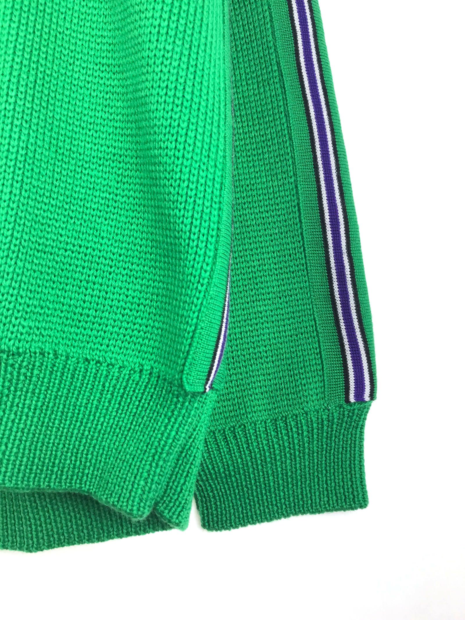 ロゴ刺繍 ラインニットカーディガン / KNITTED CARDIGAN  “SELF MADE” LOGO HAND EMBROIDERED ON THE FRONT / グリーン