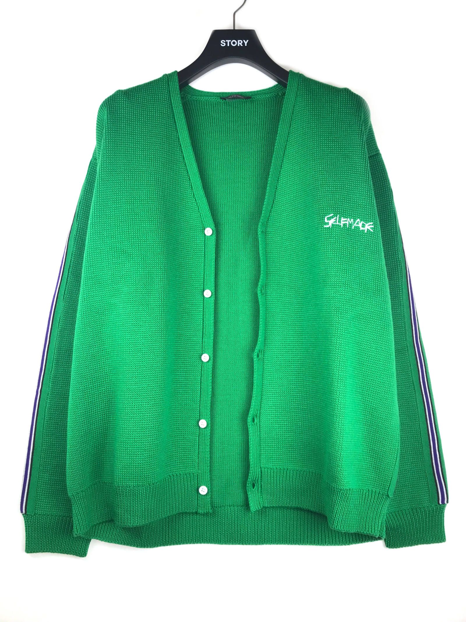 ロゴ刺繍 ラインニットカーディガン / KNITTED CARDIGAN  “SELF MADE” LOGO HAND EMBROIDERED ON THE FRONT / グリーン