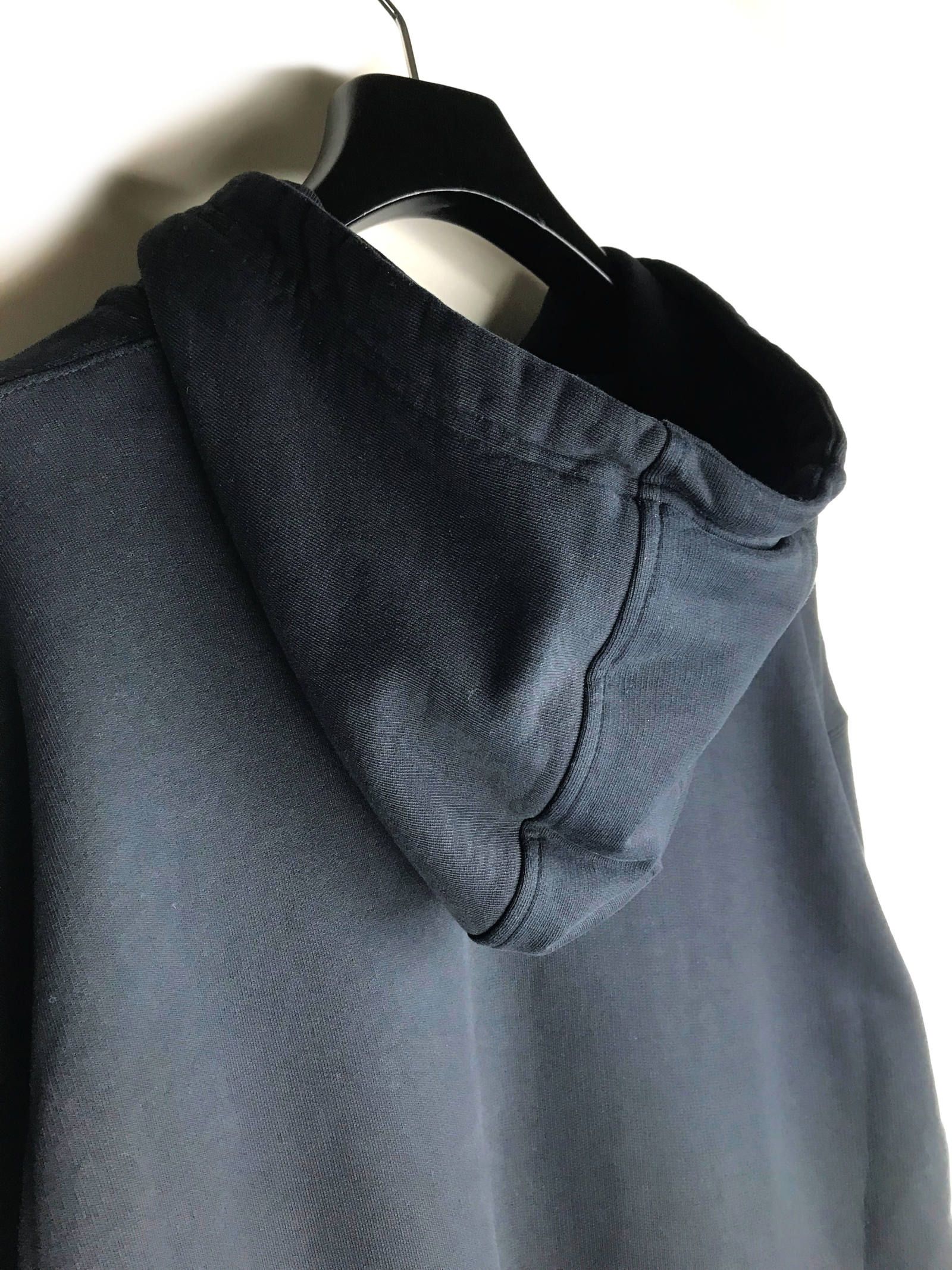 染め加工 ドロップショルダー ロゴパーカー - BLACK