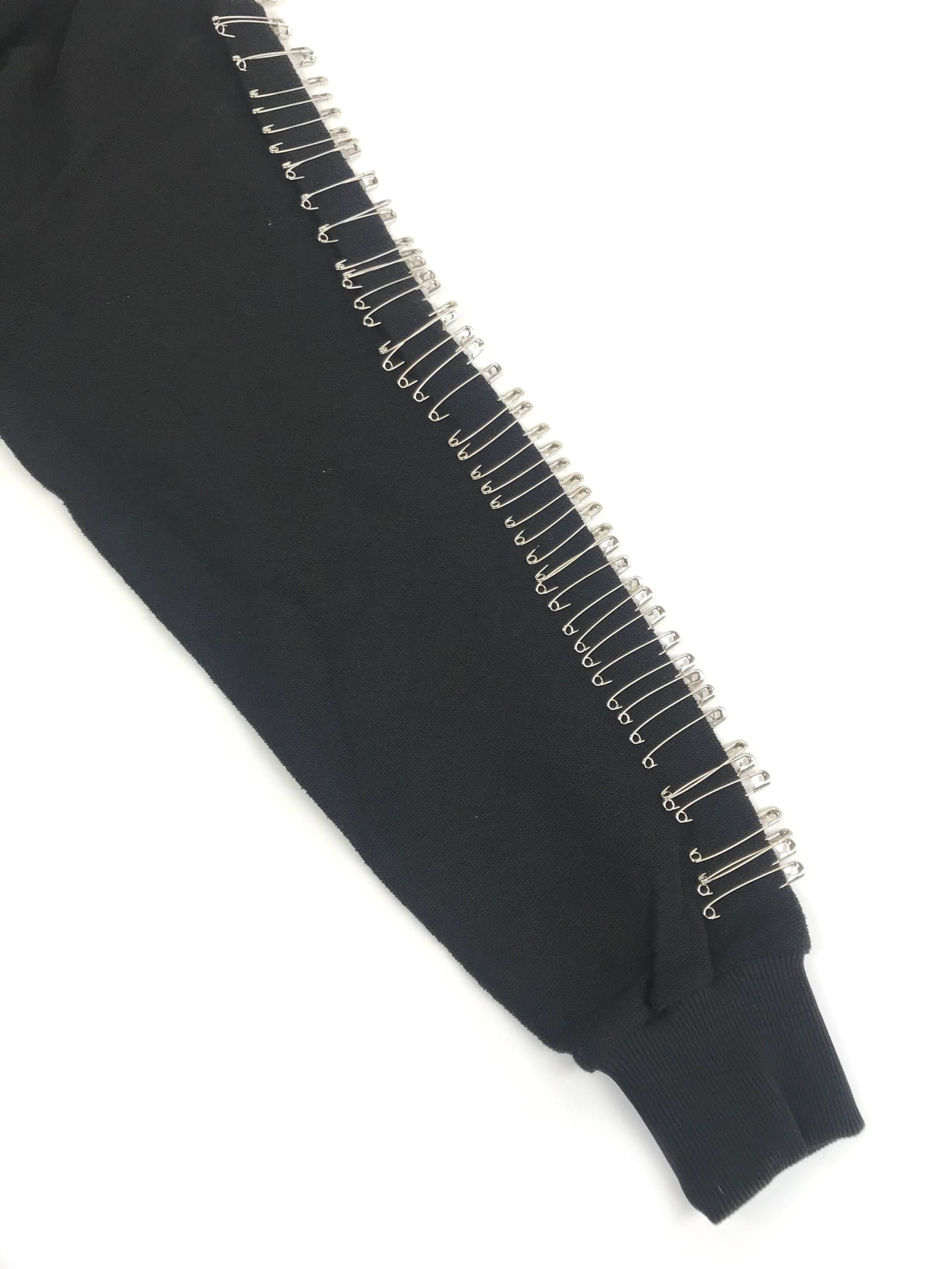 《残り一点》 安全ピンデザイン スプレープリント パーカー Safety Pin Hoodie - BLACK