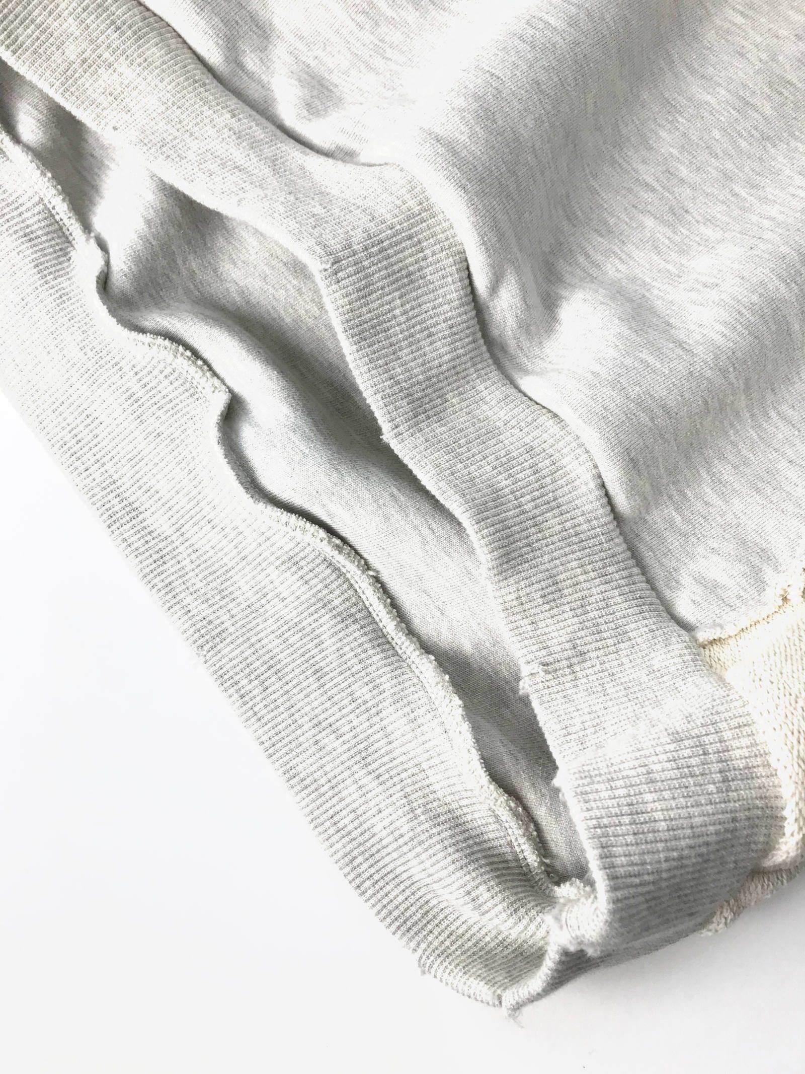 【残り一点】 裏返し 刺繍プリントプルオーバーパーカー TEARS ONLY - GREY