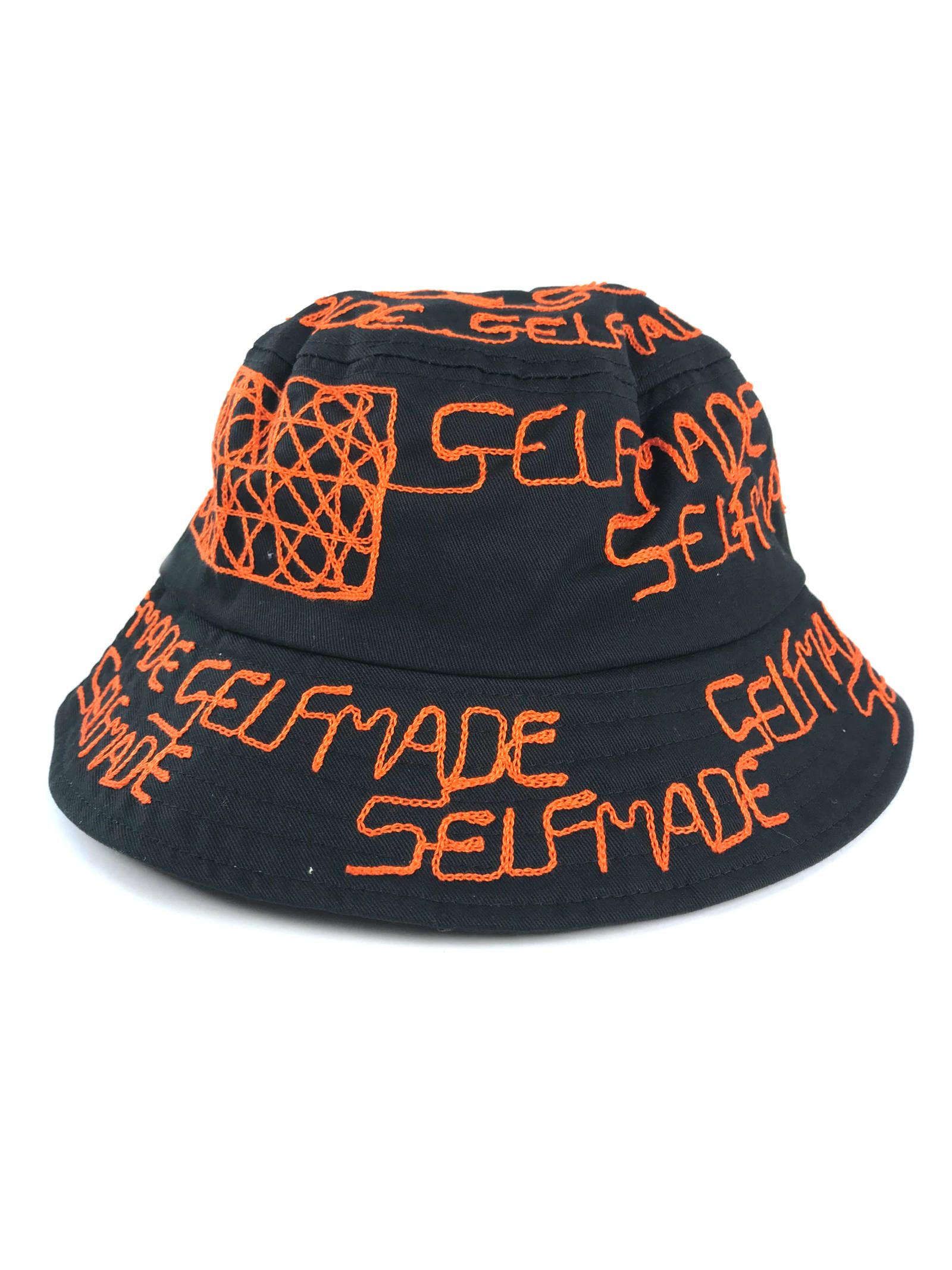 総ロゴ刺繍 バケットハット - BLACK × ORANGE