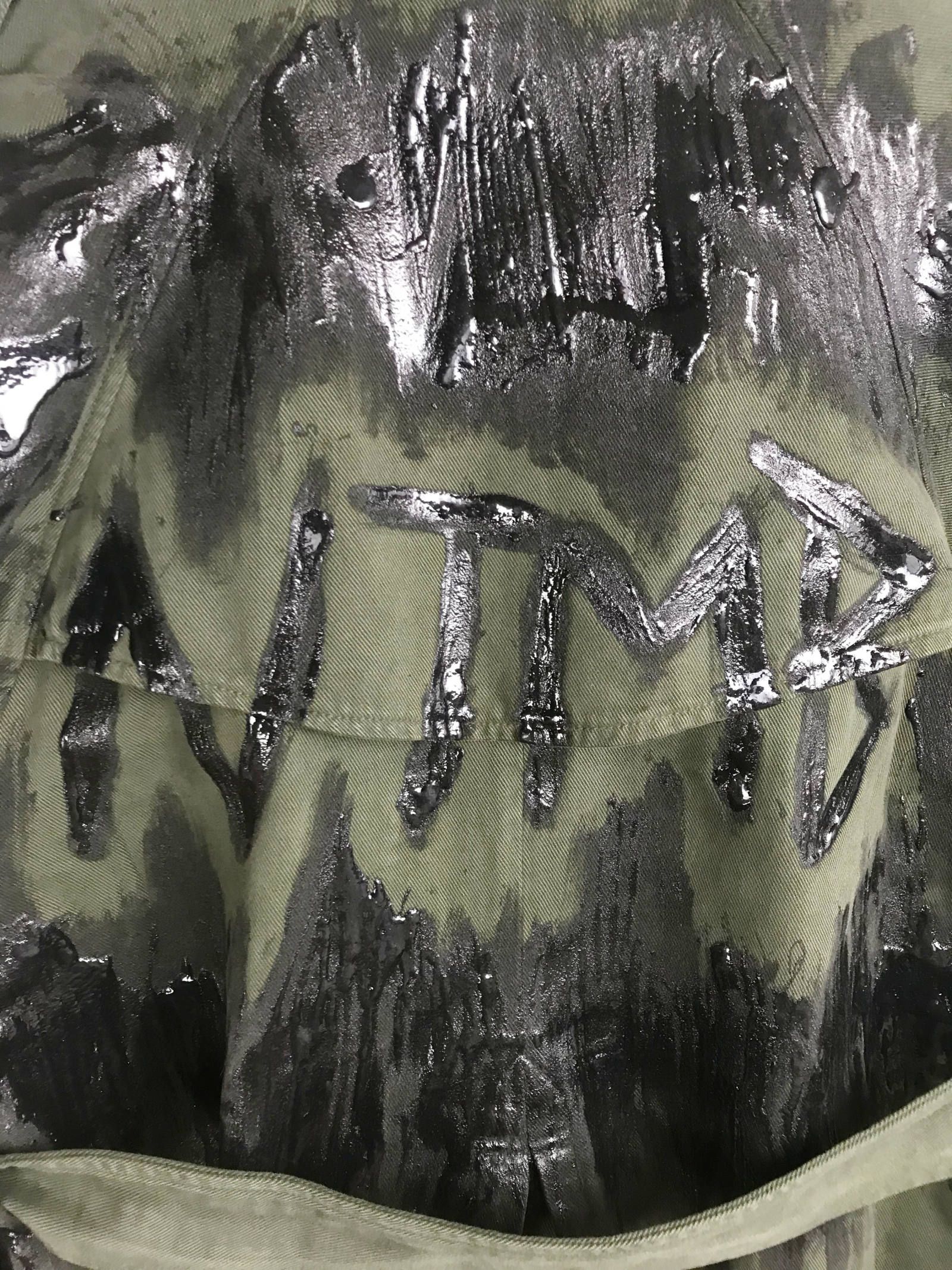 《残り一点》 バックロゴ シリコンペイント デニムトレンチコート TRENCH SILICON DENIM JACKET - Khaki
