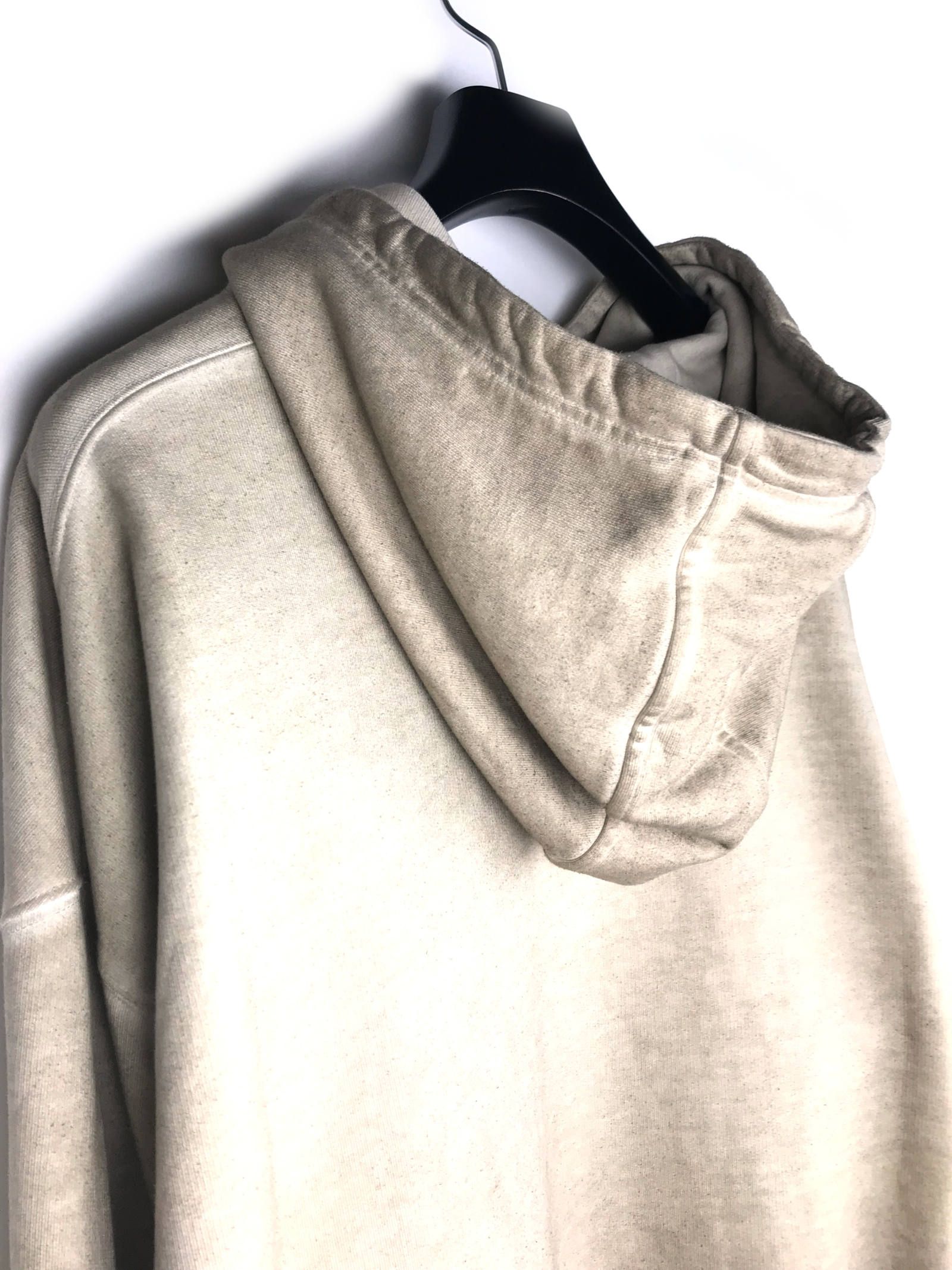 染め加工 ドロップショルダー ロゴパーカー - BEIGE