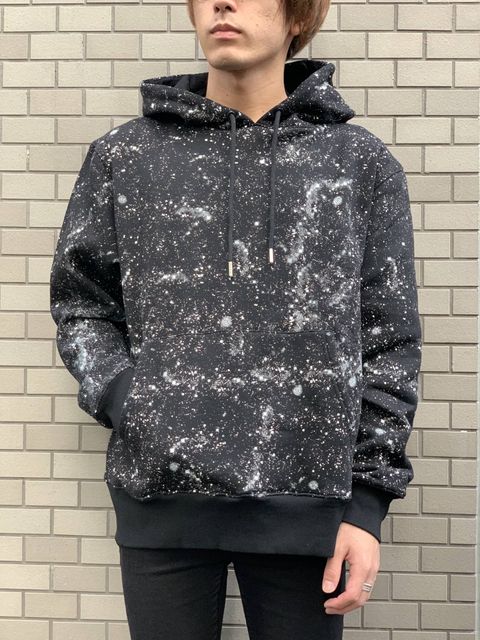 【残り一点】 スター スプレープリント プルオーバーパーカー STARS ALL OVER HOODIE - BLACK