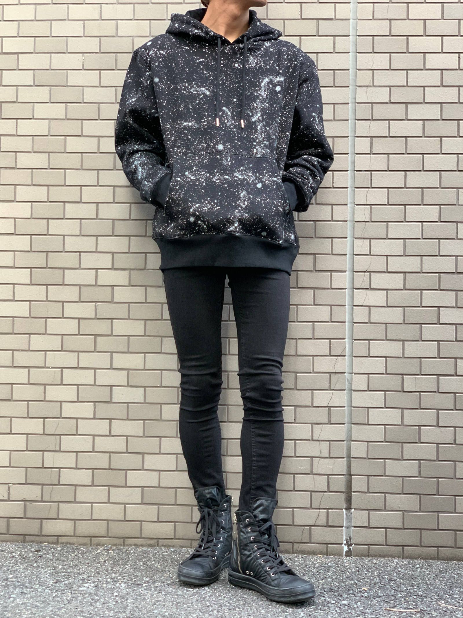 【残り一点】 スター スプレープリント プルオーバーパーカー STARS ALL OVER HOODIE - BLACK