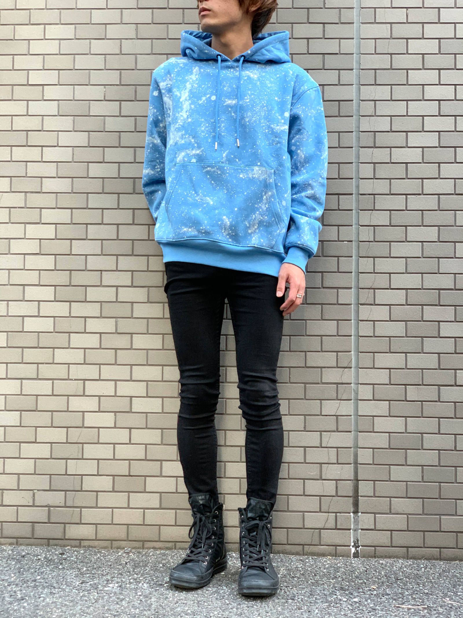 《残り一点》 スター スプレープリント プルオーバーパーカー STARS ALL OVER HOODIE - BLUE