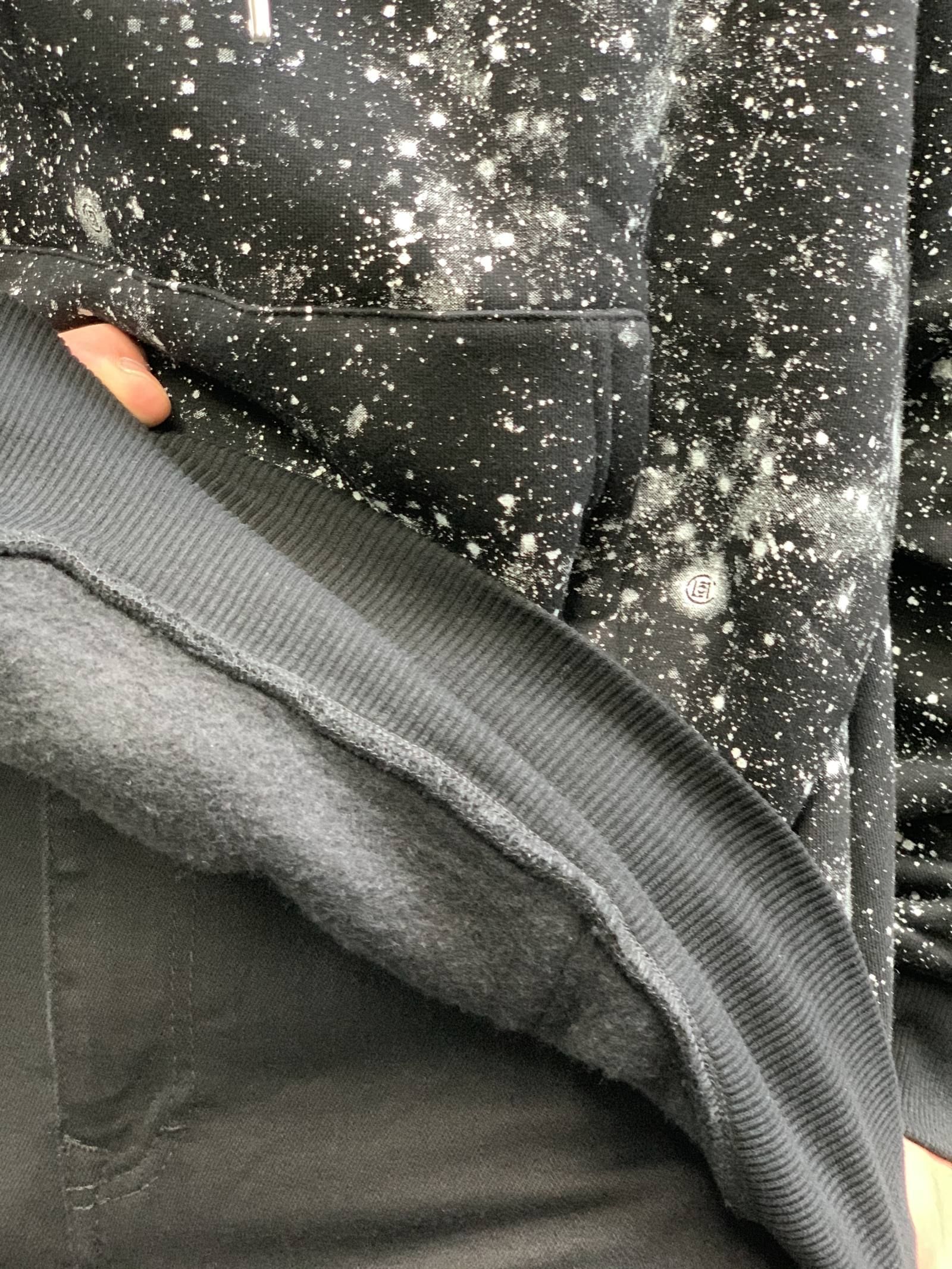 【残り一点】 スター スプレープリント プルオーバーパーカー STARS ALL OVER HOODIE - BLACK