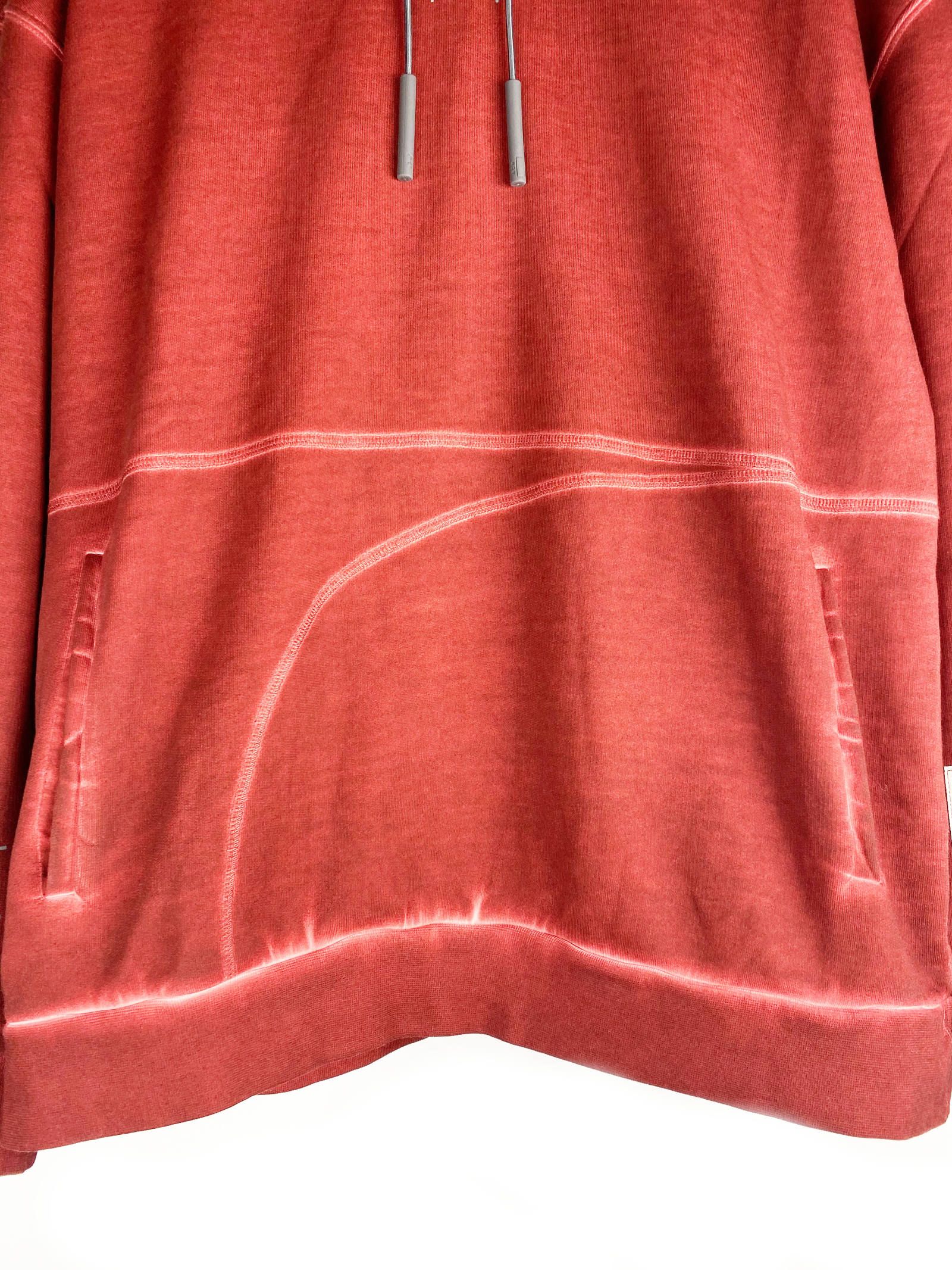 【残り一点】 染め加工 バックロゴ プルオーバーパーカー CLASSIC FLAT OVERLOCK HOODIE- TAUP(レッド)