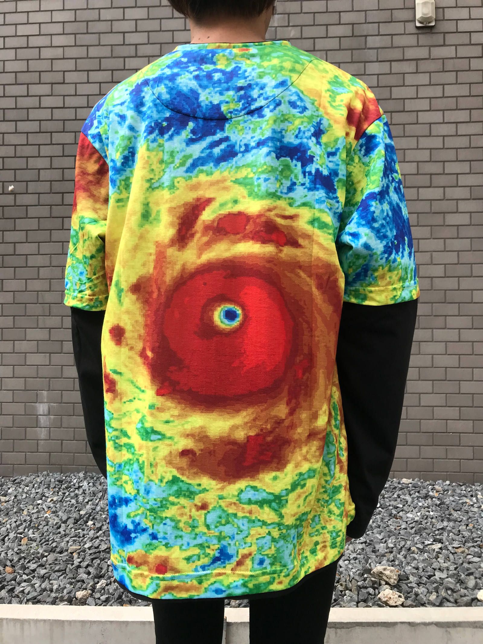 《残り一点》 ウェザーグラフィック レイヤード 長袖カットソー Tornado Long Sleeve - BLACK × RED