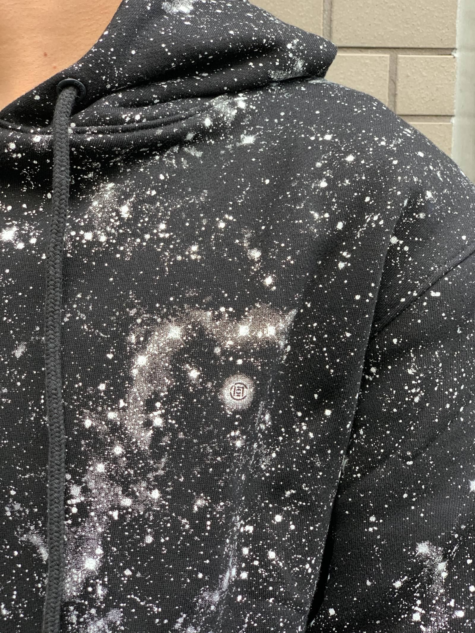 【残り一点】 スター スプレープリント プルオーバーパーカー STARS ALL OVER HOODIE - BLACK
