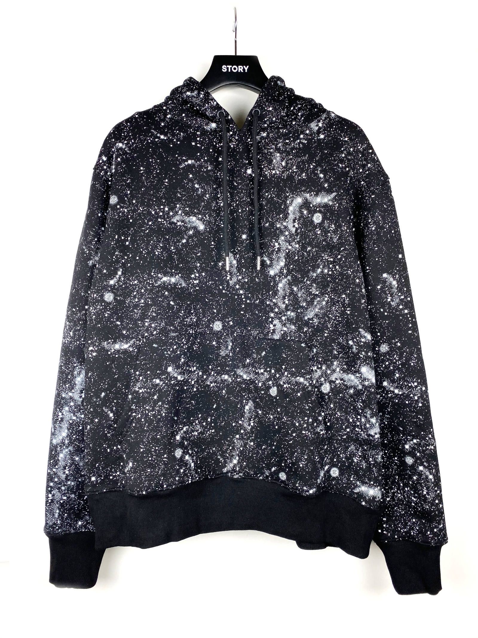 【残り一点】 スター スプレープリント プルオーバーパーカー STARS ALL OVER HOODIE - BLACK