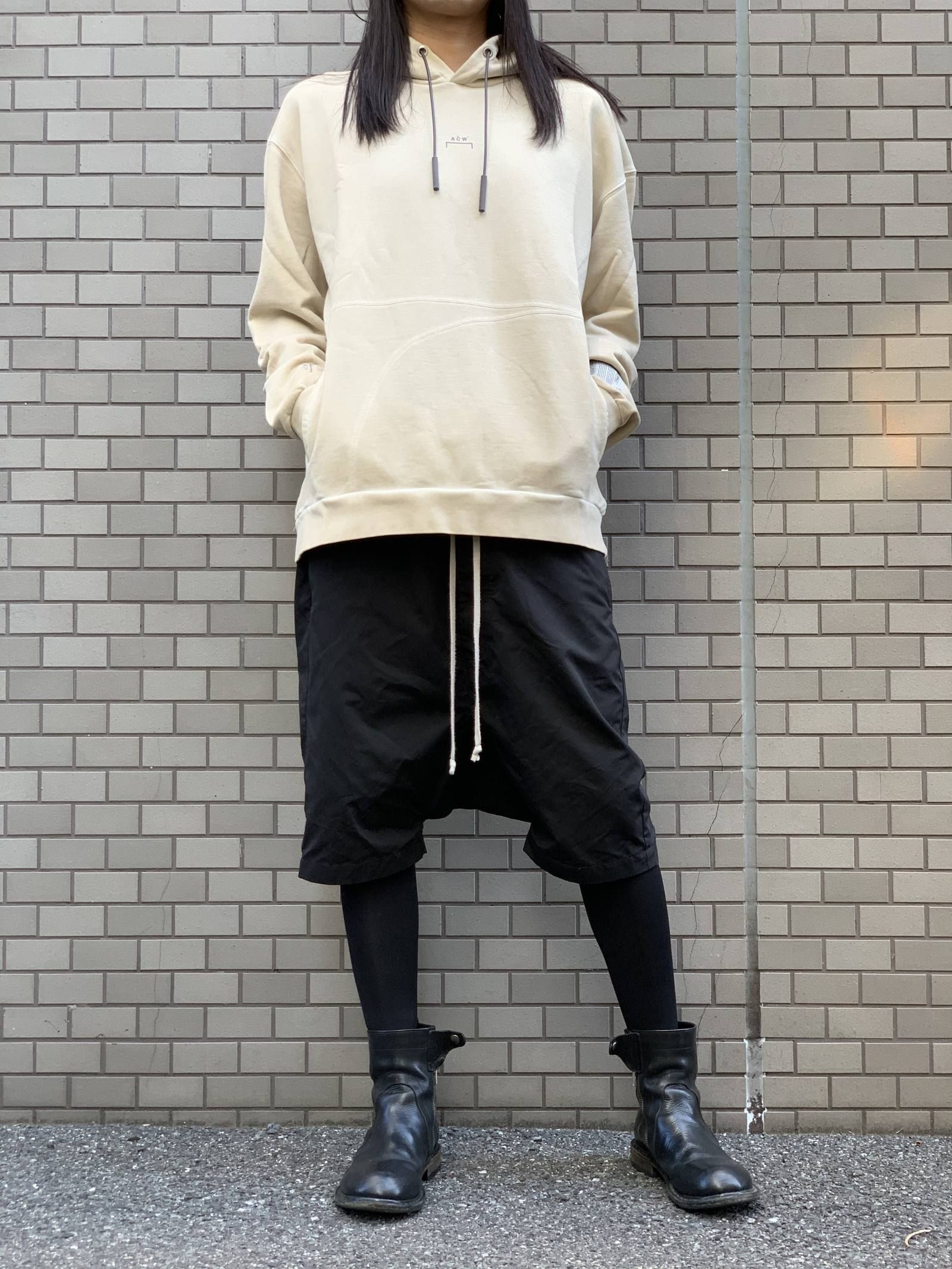 【残り一点】 染め加工 バックロゴ プルオーバーパーカー CLASSIC FLAT OVERLOCK HOODIE - DRRU(ベージュ)