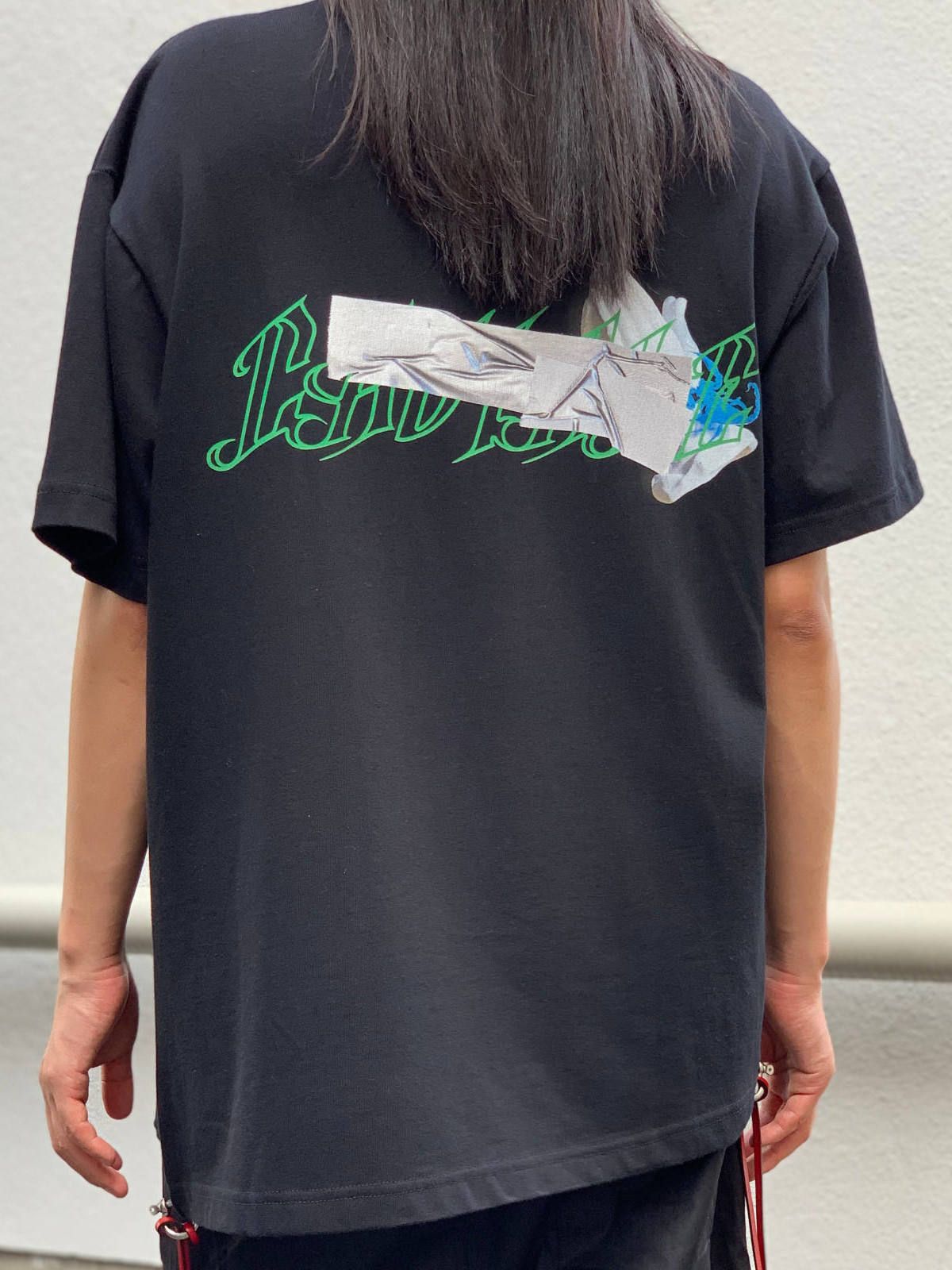 《残り一点》レザーチャーム付き SNAKEロゴプリントカットソー