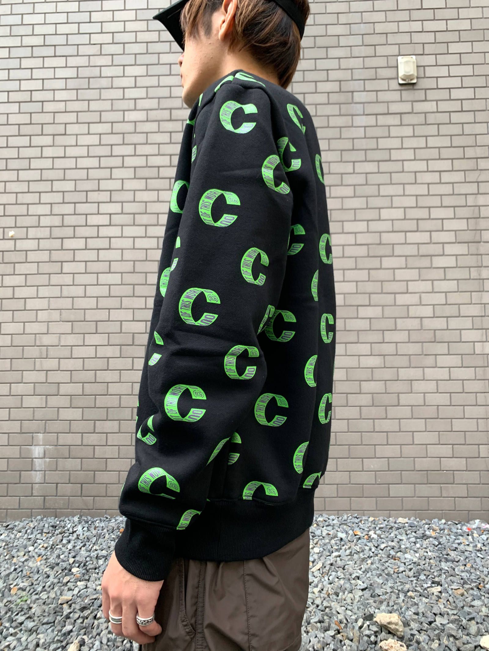 【残り一点】 Cロゴ クルーネック オーバーサイズスウェット OUT OF THIS WORLD LOOP CREWNECK SWEAT - BLACK