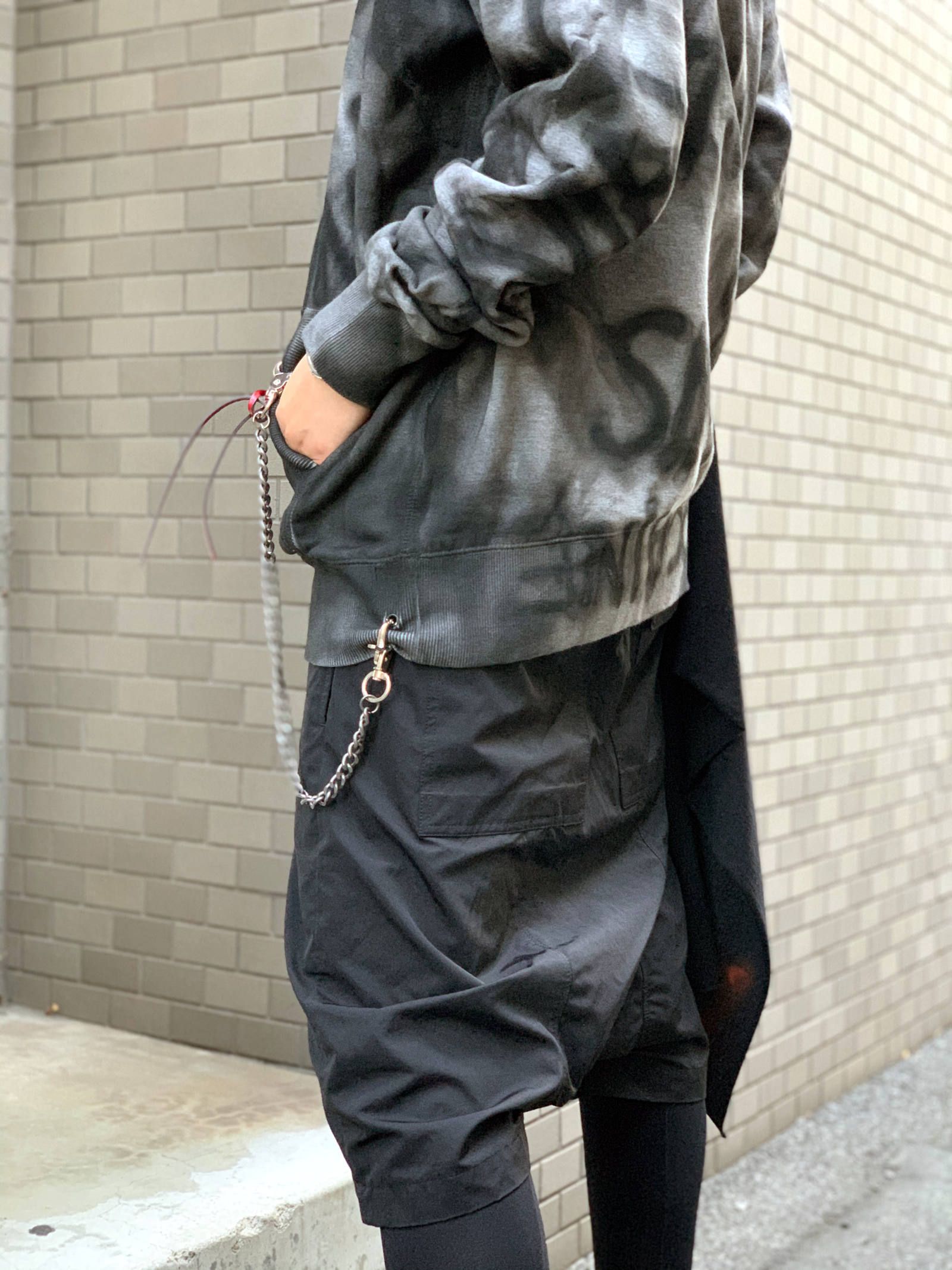 スプレープリント スカーフ付き  パーカー