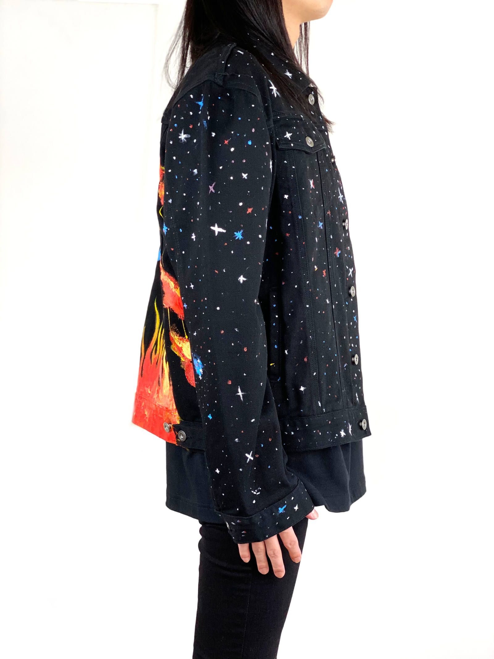 【国内在庫4着のみ】 バックロゴ マルチペイント デニムジャケット DENIM JACKET - BLACK