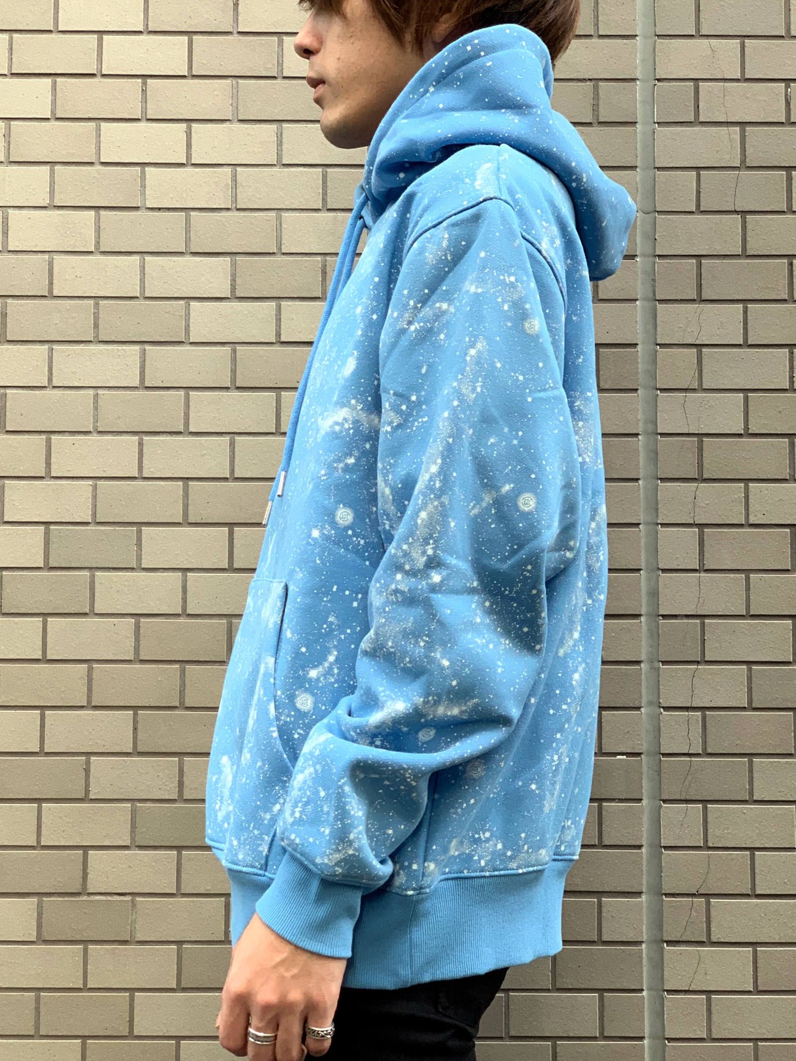 《残り一点》 スター スプレープリント プルオーバーパーカー STARS ALL OVER HOODIE - BLUE