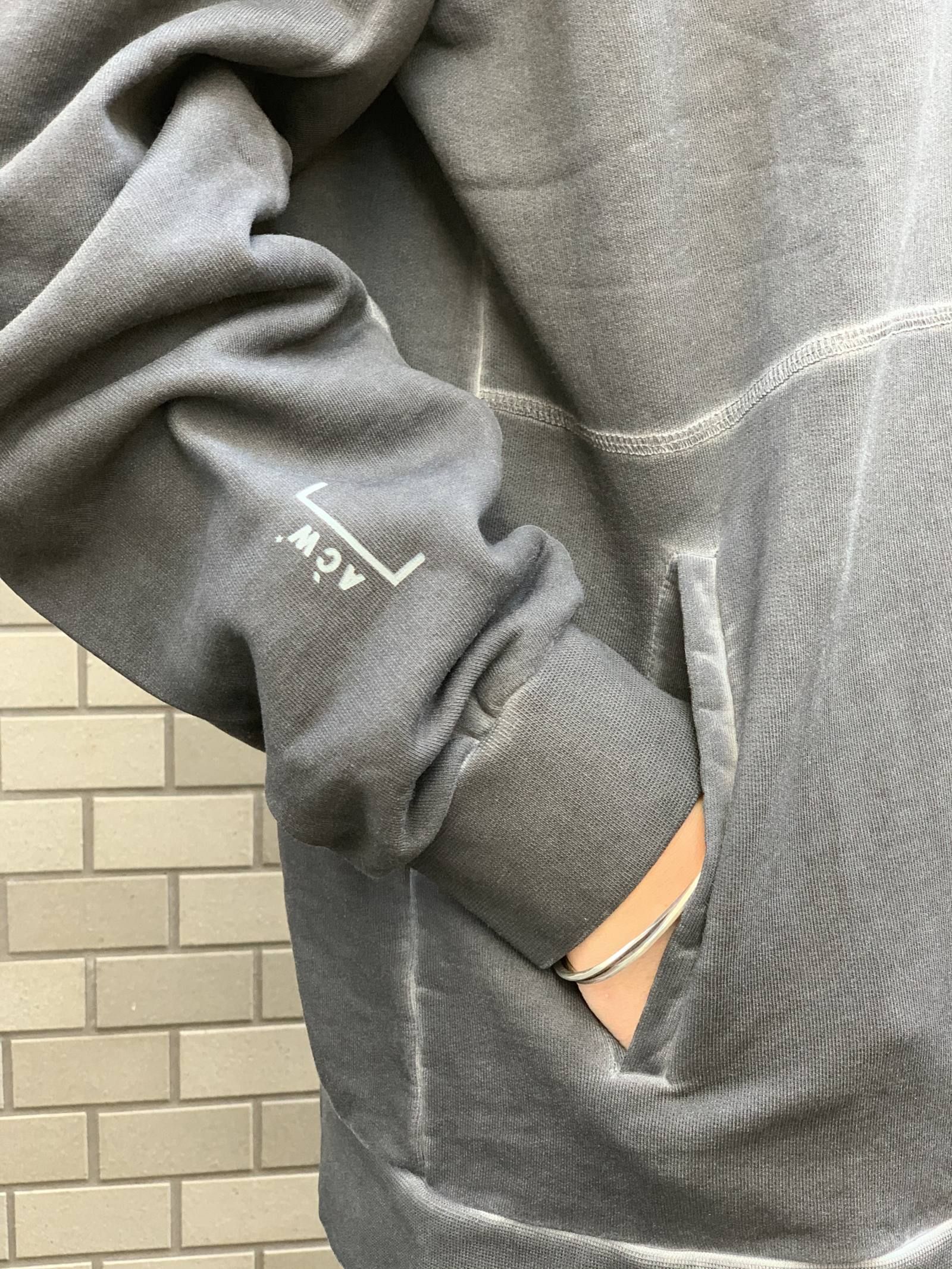 《残り一点》 染め加工 バックロゴ プルオーバーパーカー CLASSIC FLAT OVERLOCK HOODIE - GREY - S - グレー