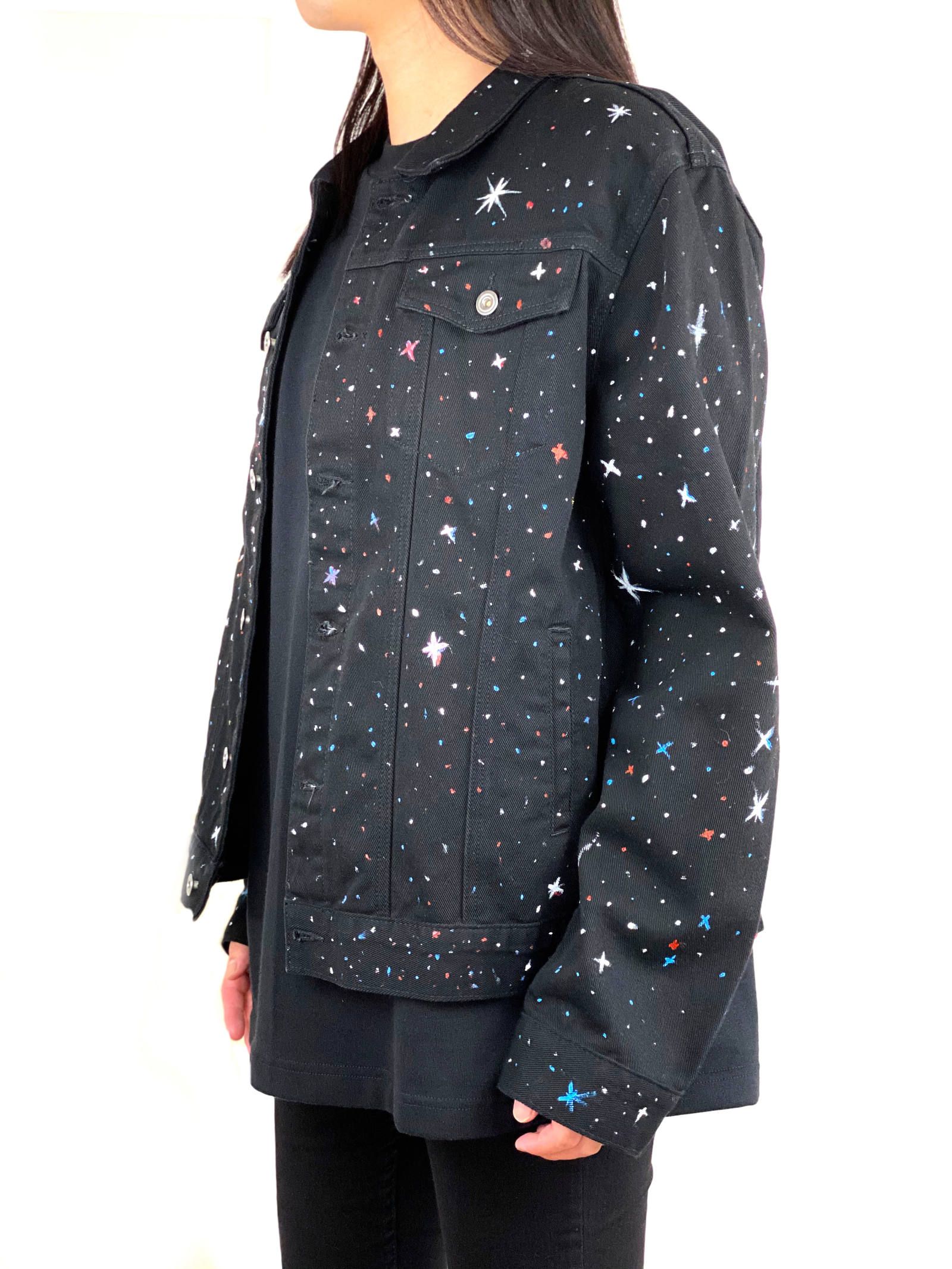 【国内在庫4着のみ】 バックロゴ マルチペイント デニムジャケット DENIM JACKET - BLACK