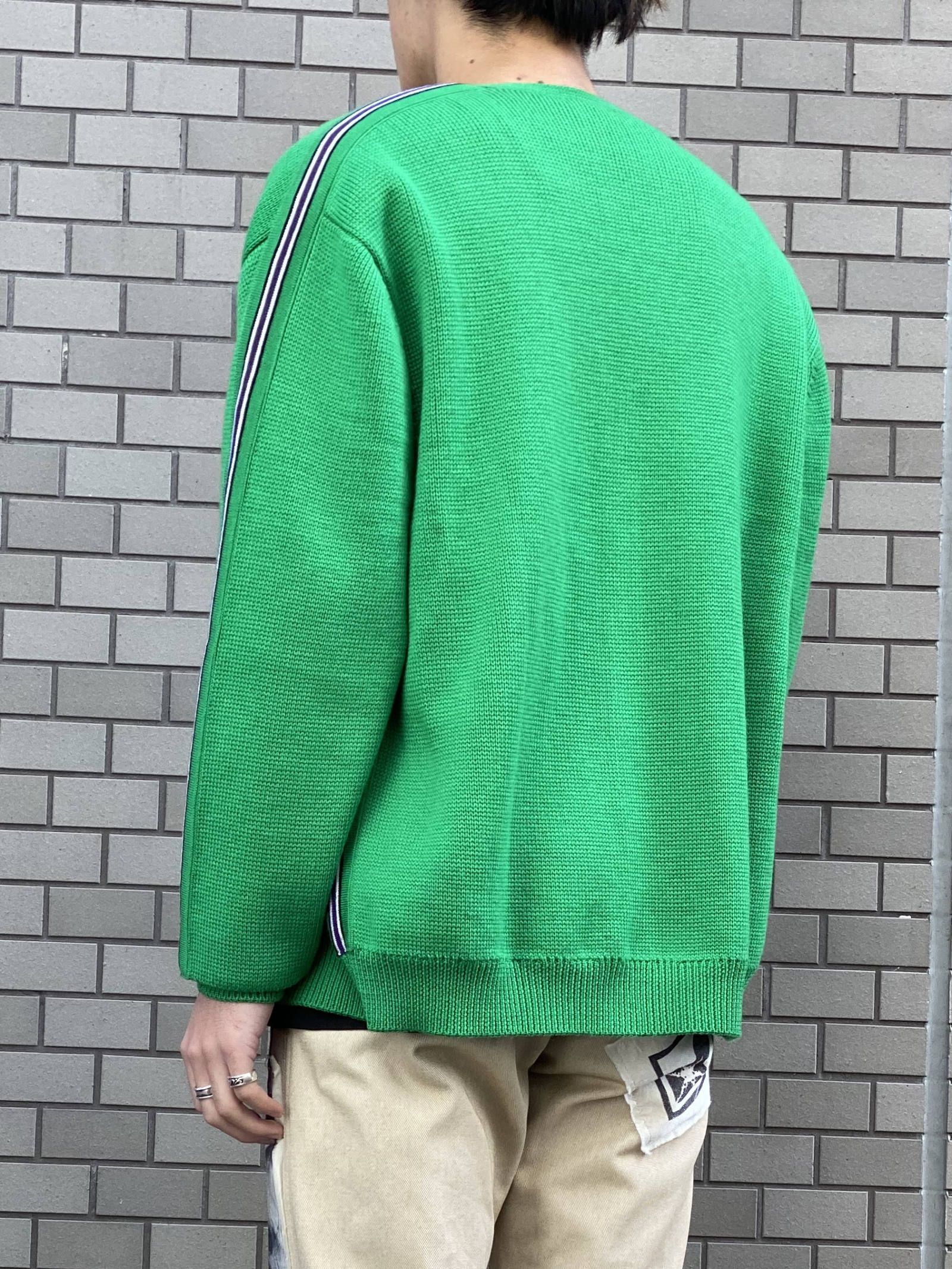 ロゴ刺繍 ラインニットカーディガン / KNITTED CARDIGAN  “SELF MADE” LOGO HAND EMBROIDERED ON THE FRONT / グリーン