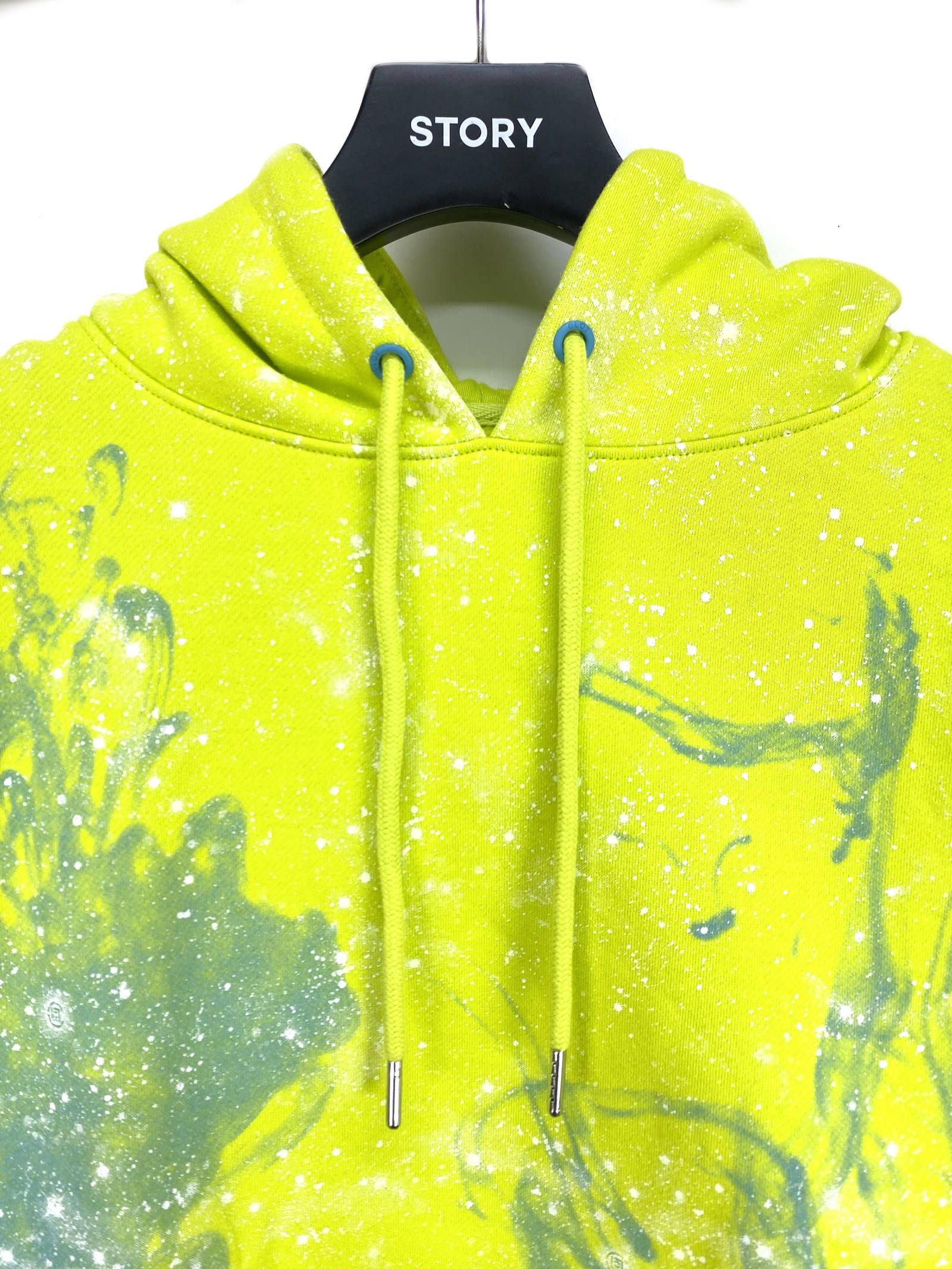 スター スプレープリント プルオーバーパーカー STARS ALL OVER HOODIE - YELLOW