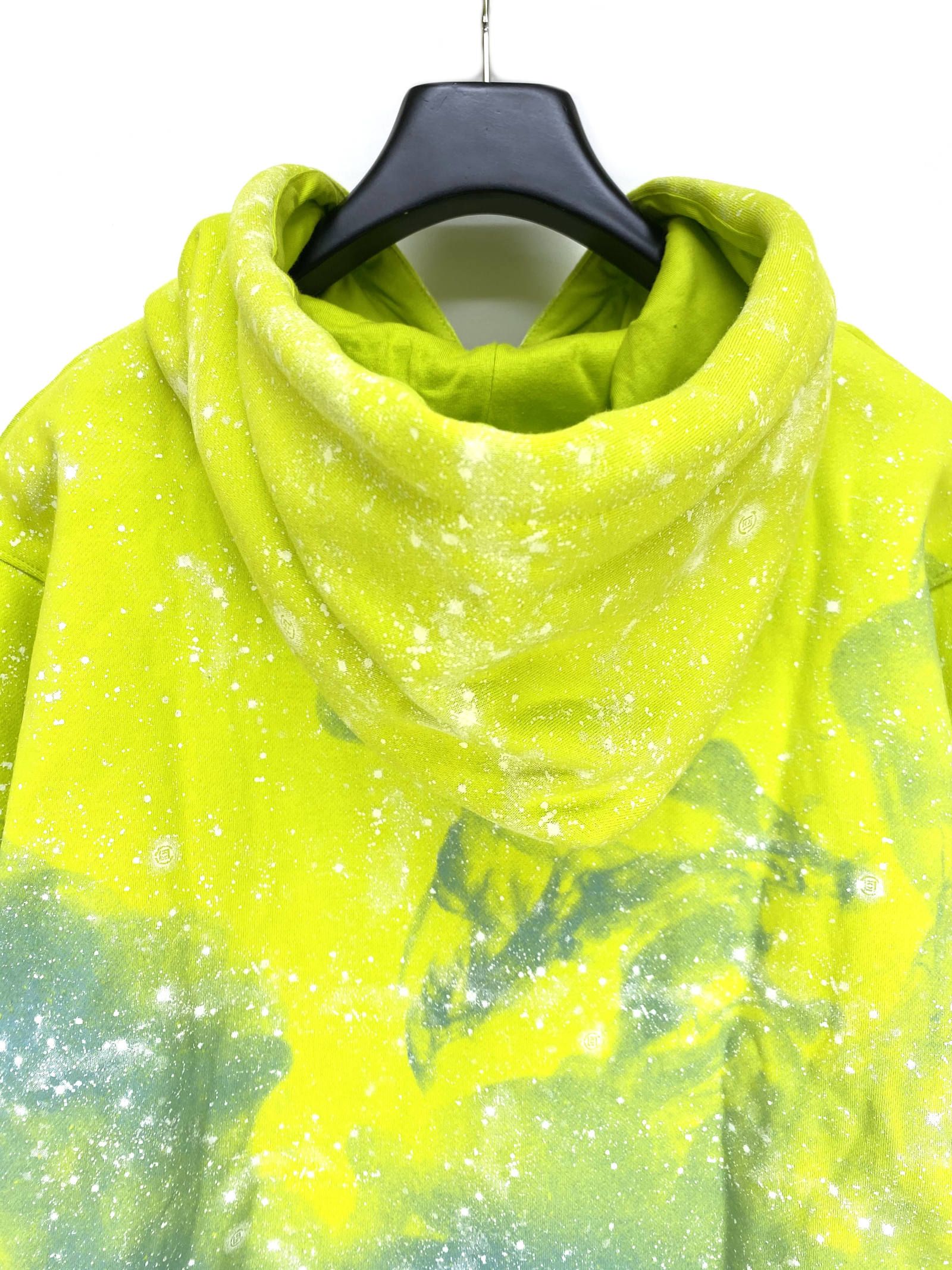 スター スプレープリント プルオーバーパーカー STARS ALL OVER HOODIE - YELLOW