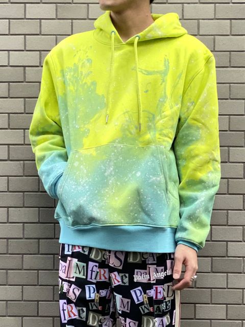 スター スプレープリント プルオーバーパーカー STARS ALL OVER HOODIE - YELLOW
