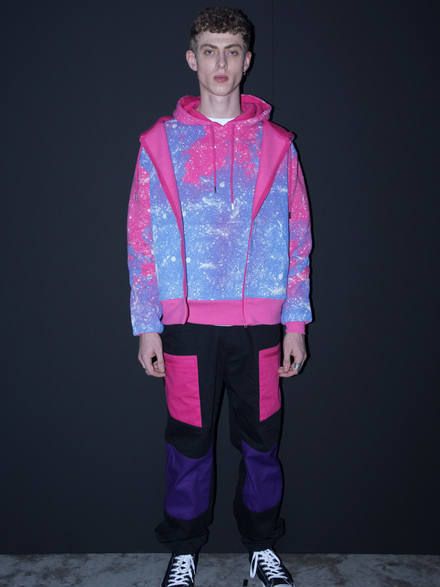スター スプレープリント プルオーバーパーカー STARS ALL OVER HOODIE - PINK