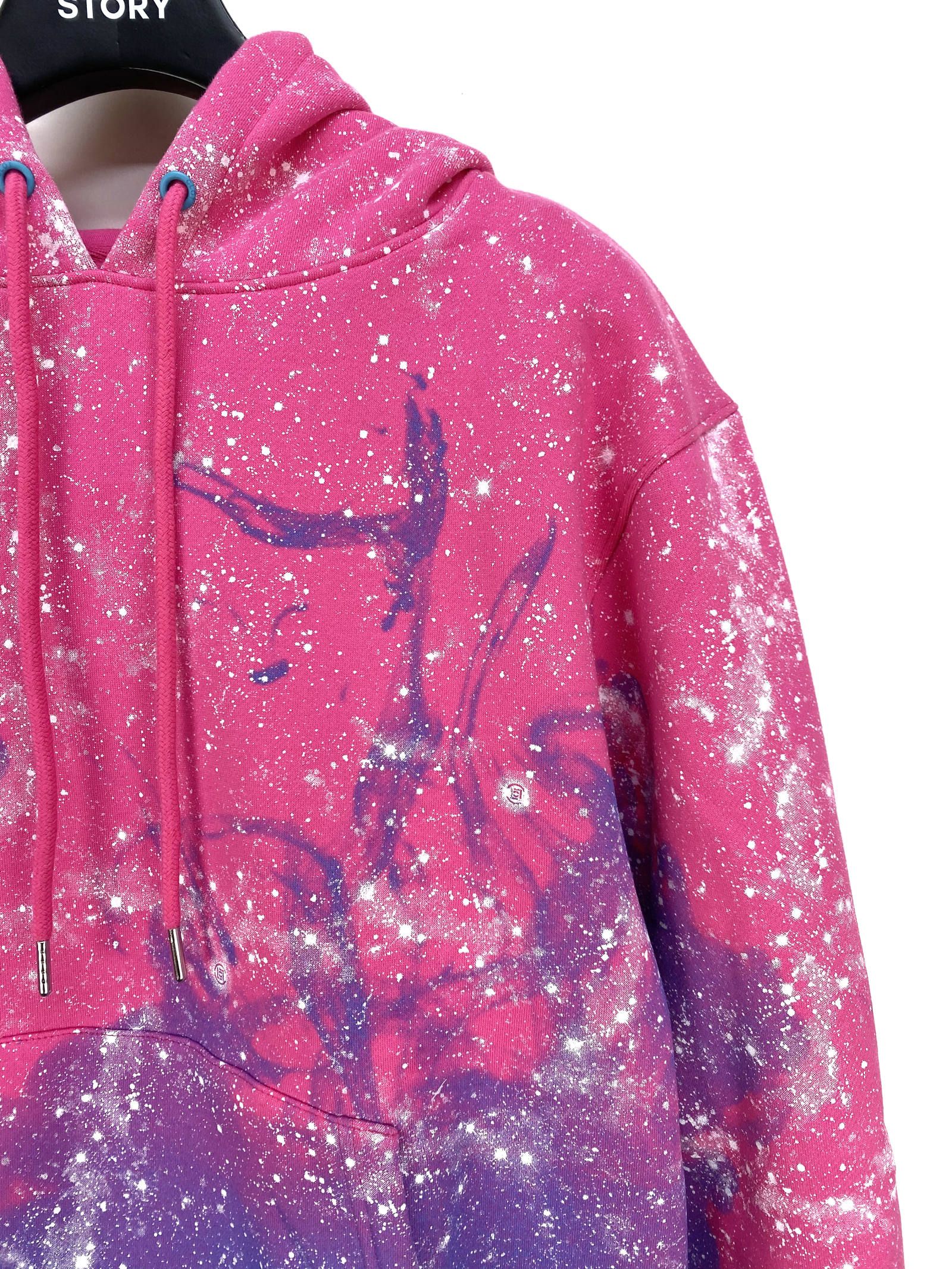 スター スプレープリント プルオーバーパーカー STARS ALL OVER HOODIE - PINK
