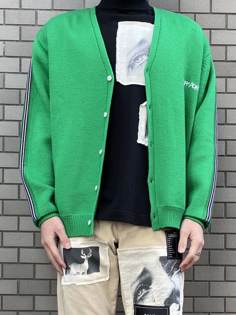 ロゴ刺繍 ラインニットカーディガン / KNITTED CARDIGAN  “SELF MADE” LOGO HAND EMBROIDERED ON THE FRONT / グリーン