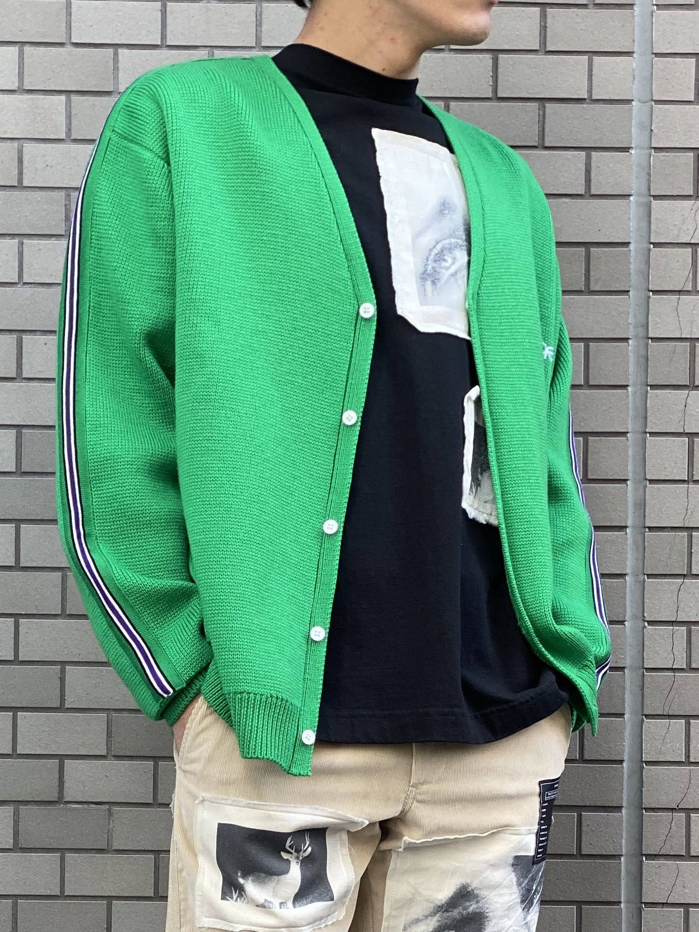 ロゴ刺繍 ラインニットカーディガン / KNITTED CARDIGAN  “SELF MADE” LOGO HAND EMBROIDERED ON THE FRONT / グリーン