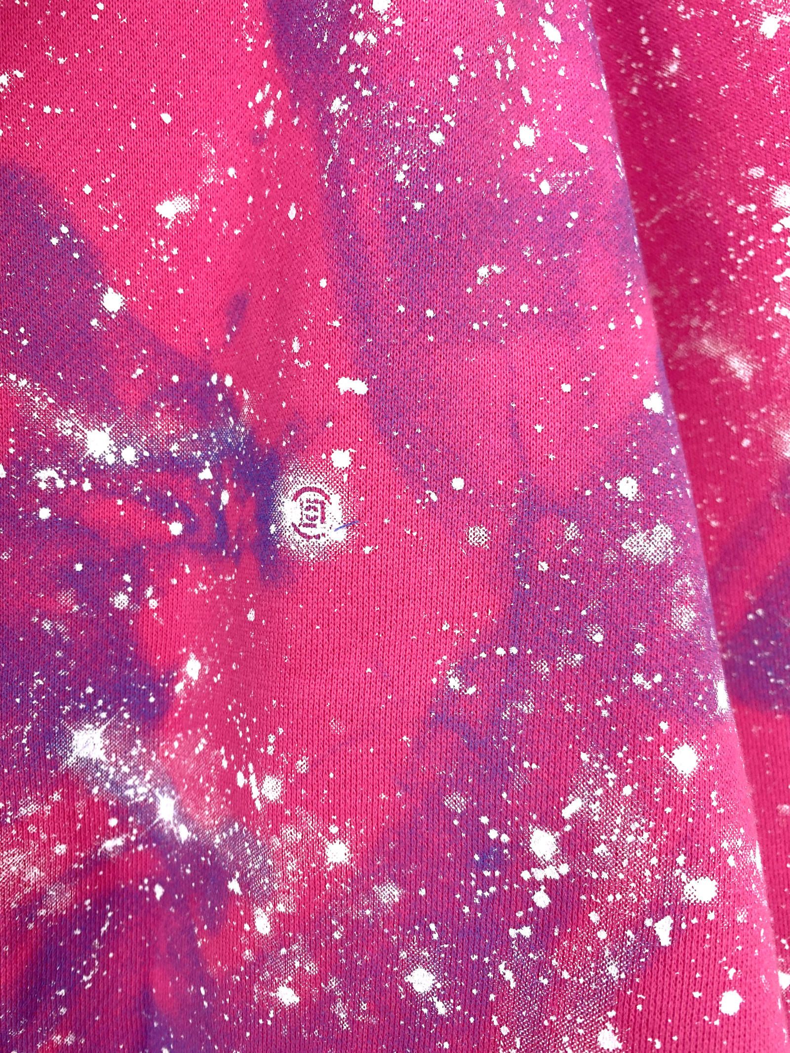 スター スプレープリント プルオーバーパーカー STARS ALL OVER HOODIE - PINK