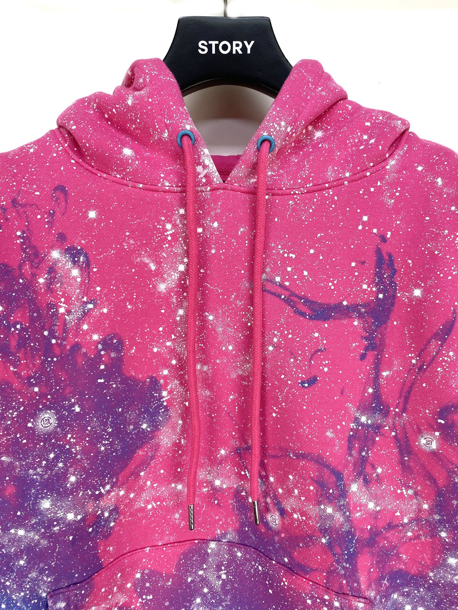 スター スプレープリント プルオーバーパーカー STARS ALL OVER HOODIE - PINK