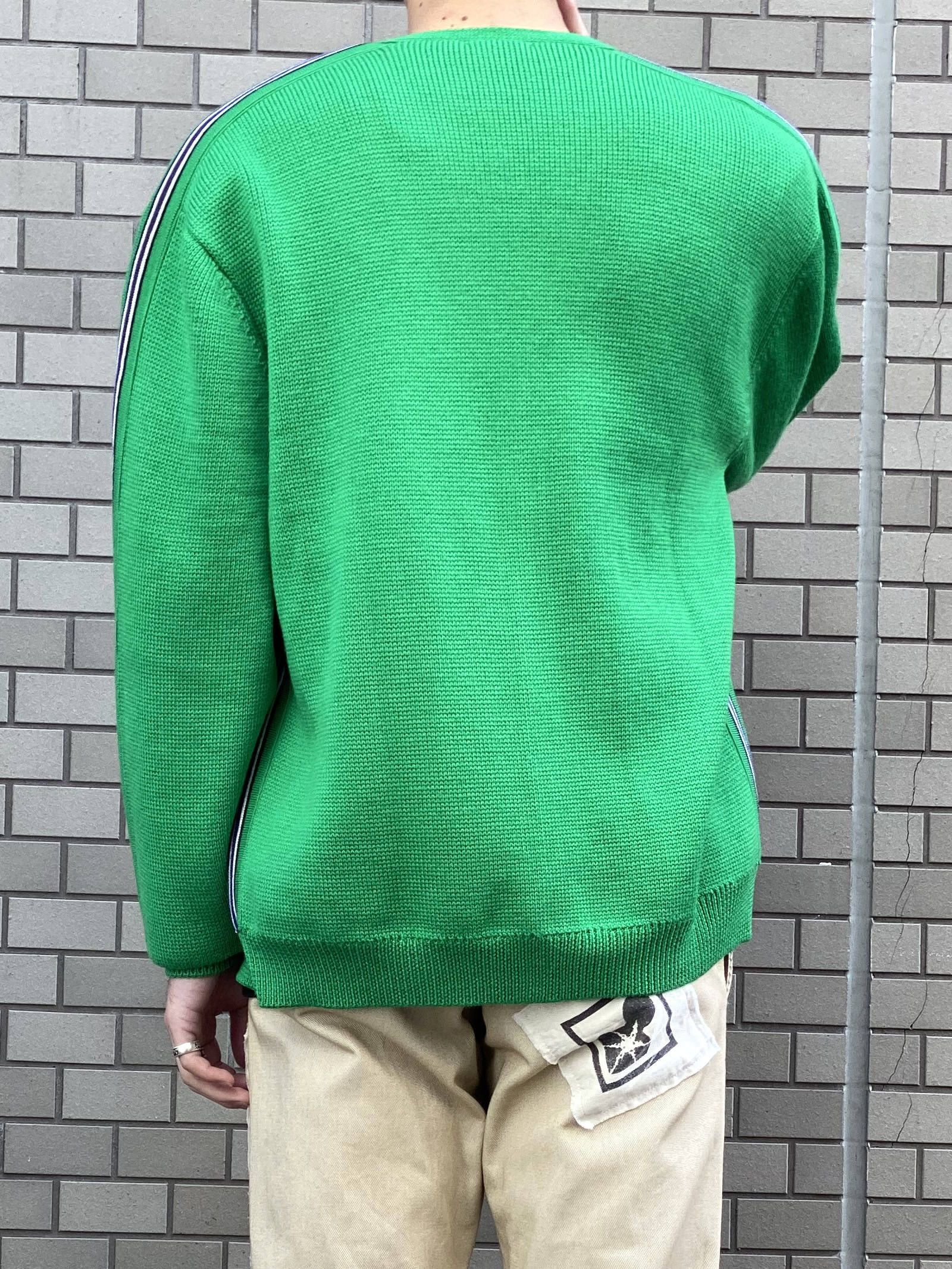 ロゴ刺繍 ラインニットカーディガン / KNITTED CARDIGAN  “SELF MADE” LOGO HAND EMBROIDERED ON THE FRONT / グリーン