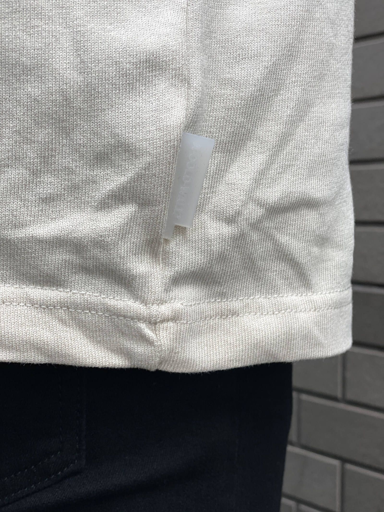 ロゴプリントカットソー LOGO T SHIRT - ALMOND MILK