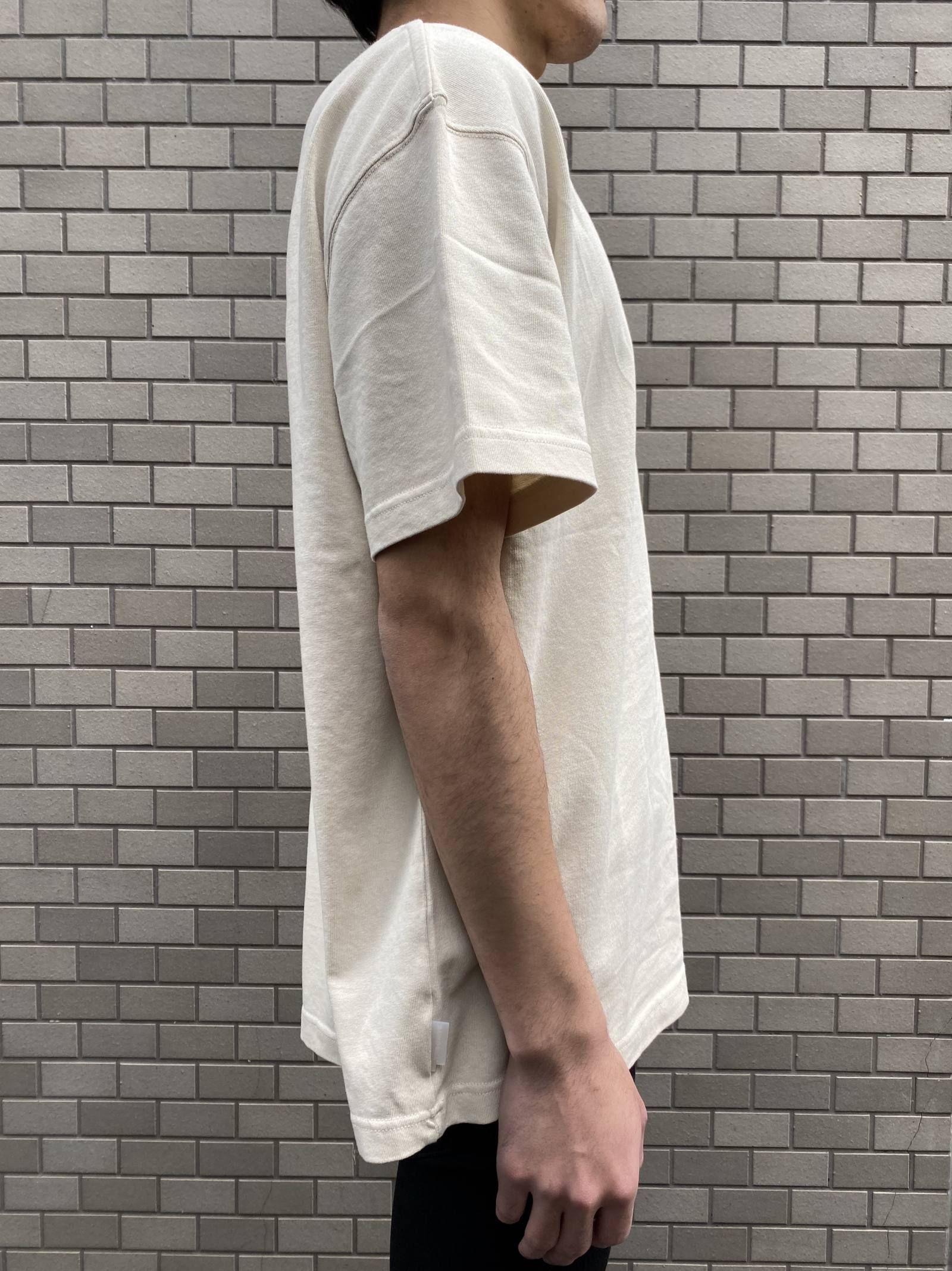 ロゴプリントカットソー LOGO T SHIRT - ALMOND MILK