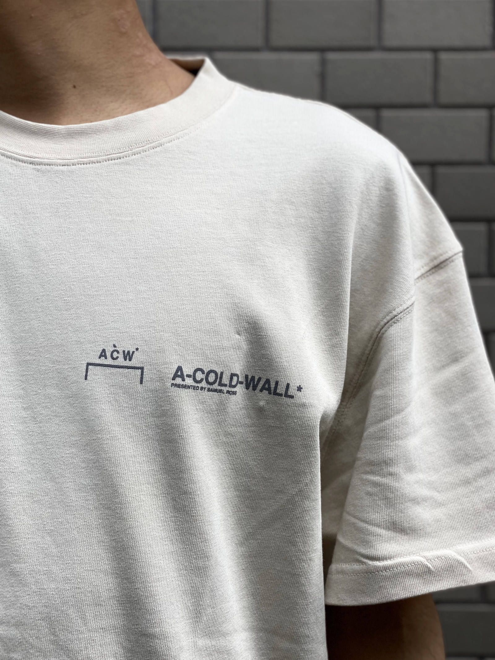 ロゴプリントカットソー LOGO T SHIRT - ALMOND MILK