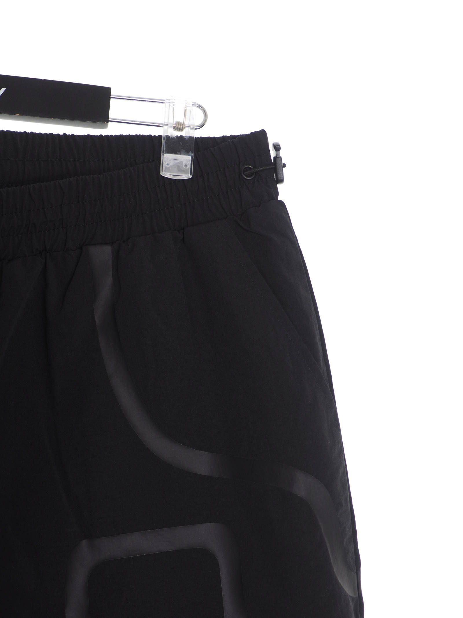 テーププリント ハーフ トラックショーツ BRACKET TAPED TRACK SHORTS BLACK