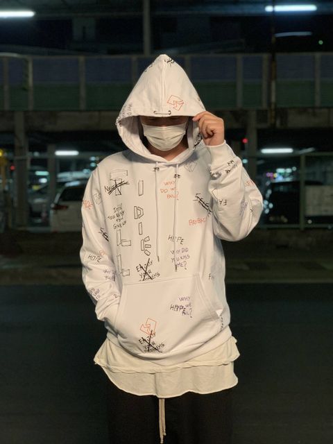 SELF MADEの刺繍パーカーはシンプルに一枚でが今の気分‼