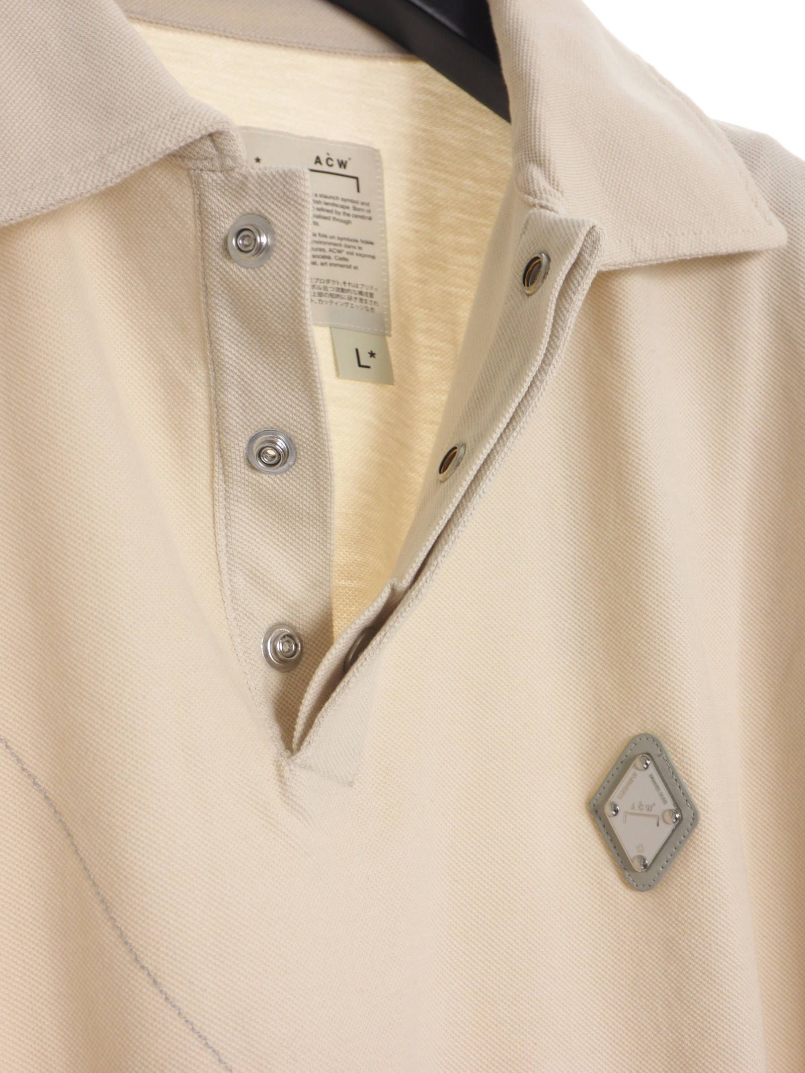 パネルロゴ ポロシャツ / RHOMBUS BADGE POLO MOONBEAM / ベージュ × シルバー
