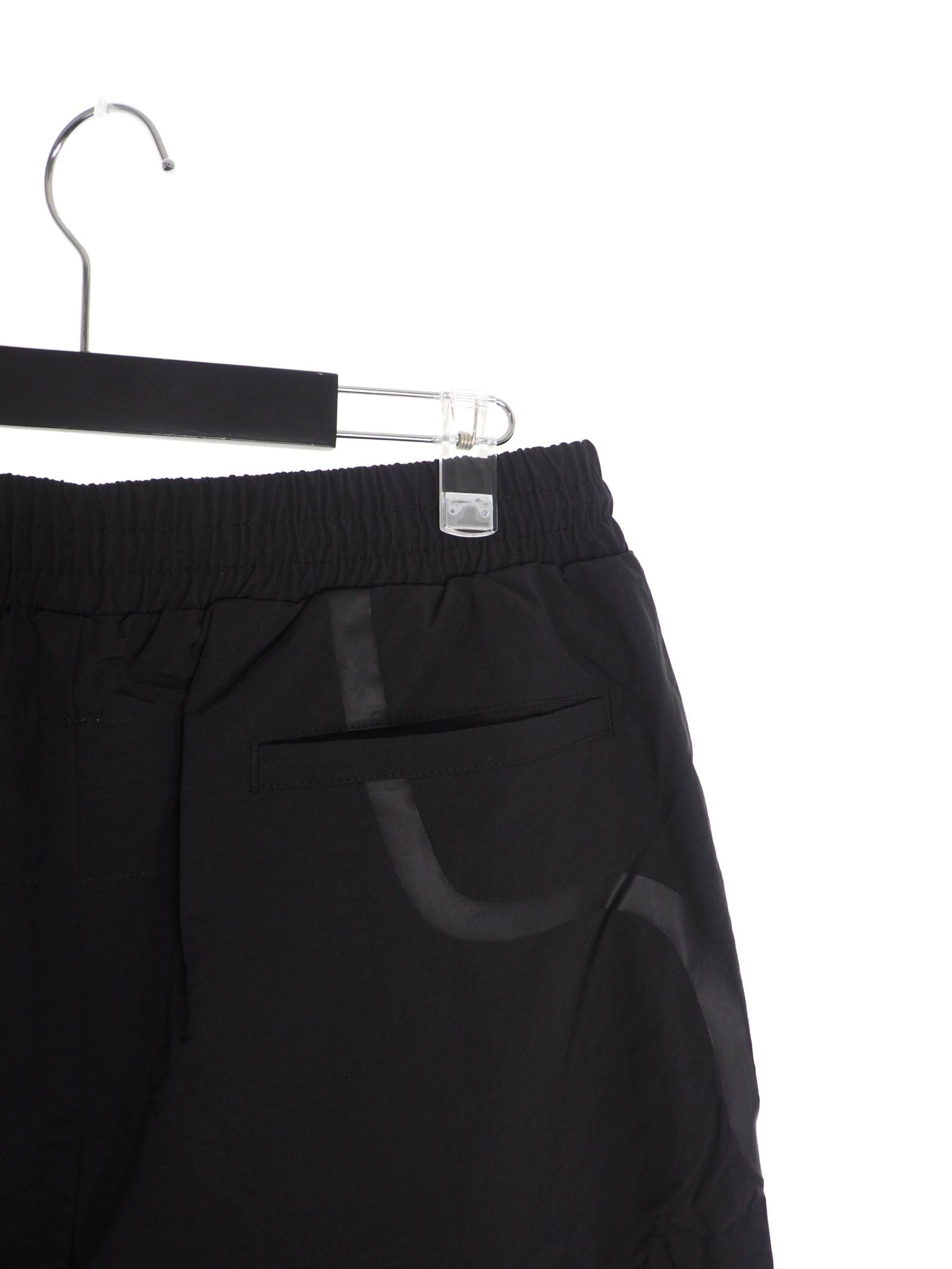 テーププリント ハーフ トラックショーツ BRACKET TAPED TRACK SHORTS BLACK