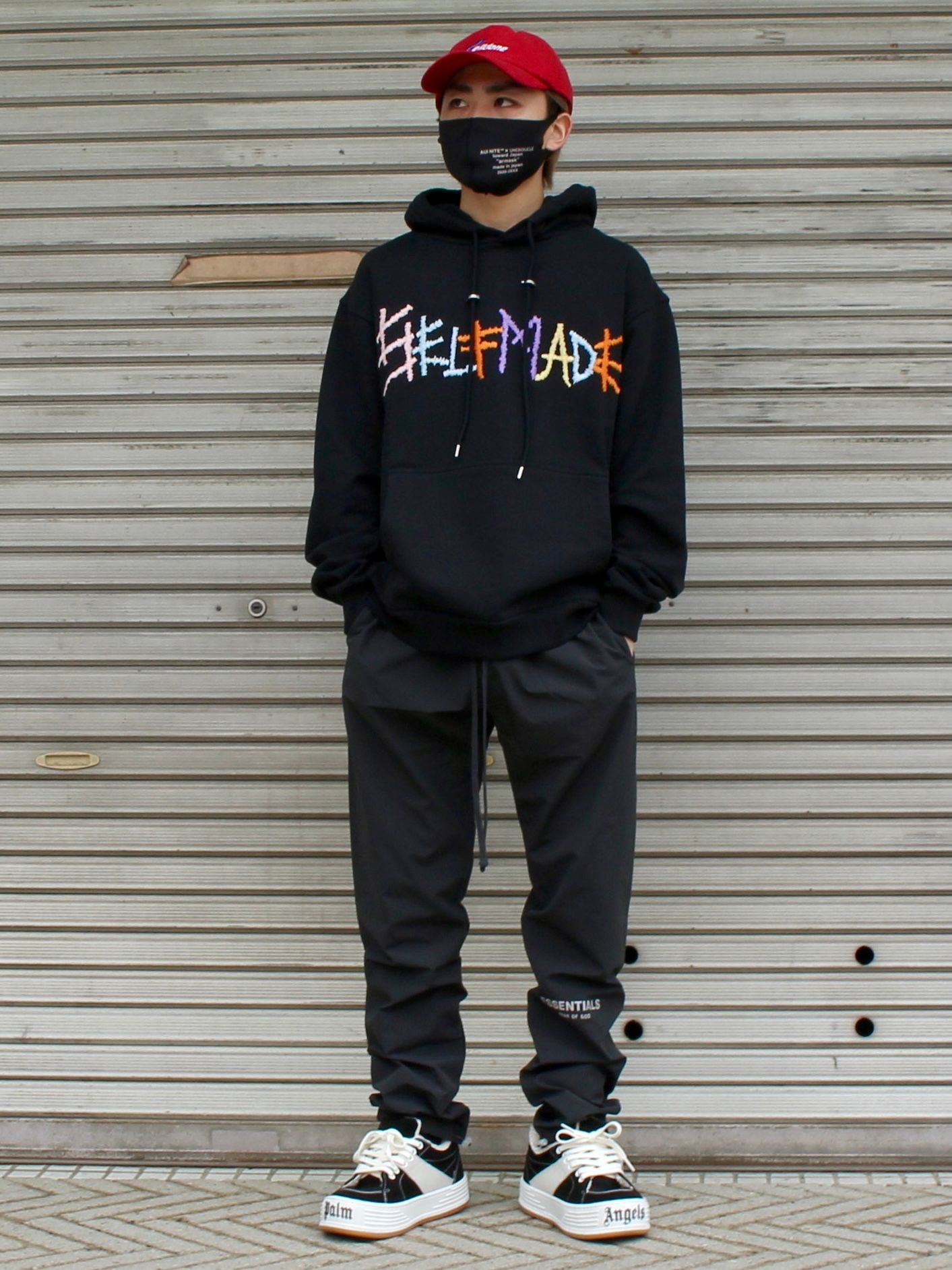 刺繍ロゴ フーディー / BLACK HOODIE WITH MULTICOLOR LOGO / ブラック × マルチ