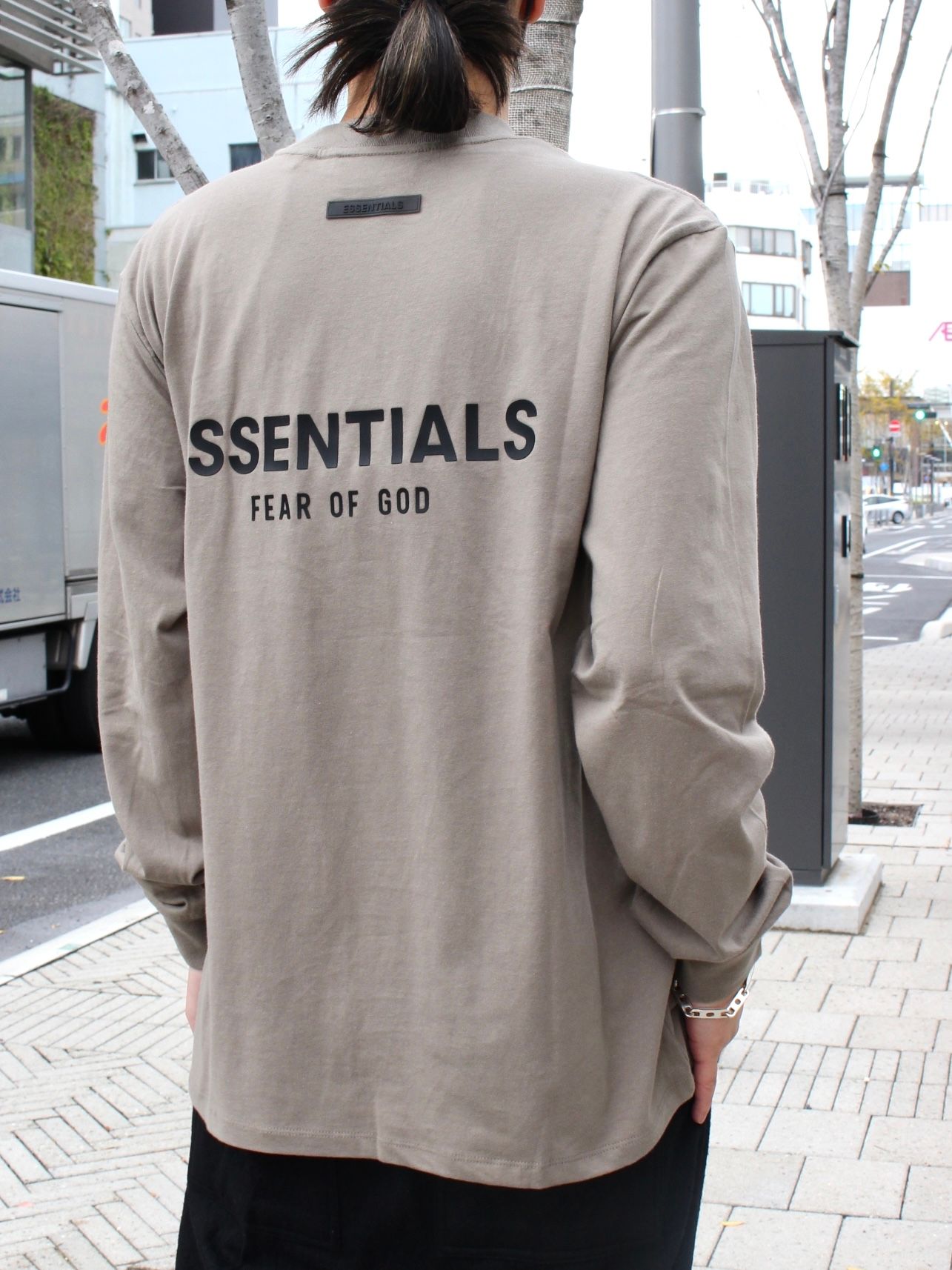 エッセンシャルズESSENTIALS□バックロゴカットソー | www.justice.gov.zw